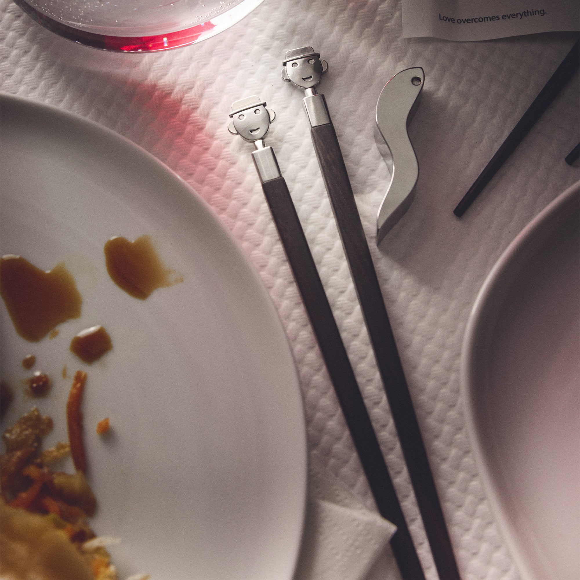 Oriëntale stokjes met standaard ALESSANDRO STIC van ebbenhout met stalen afwerking