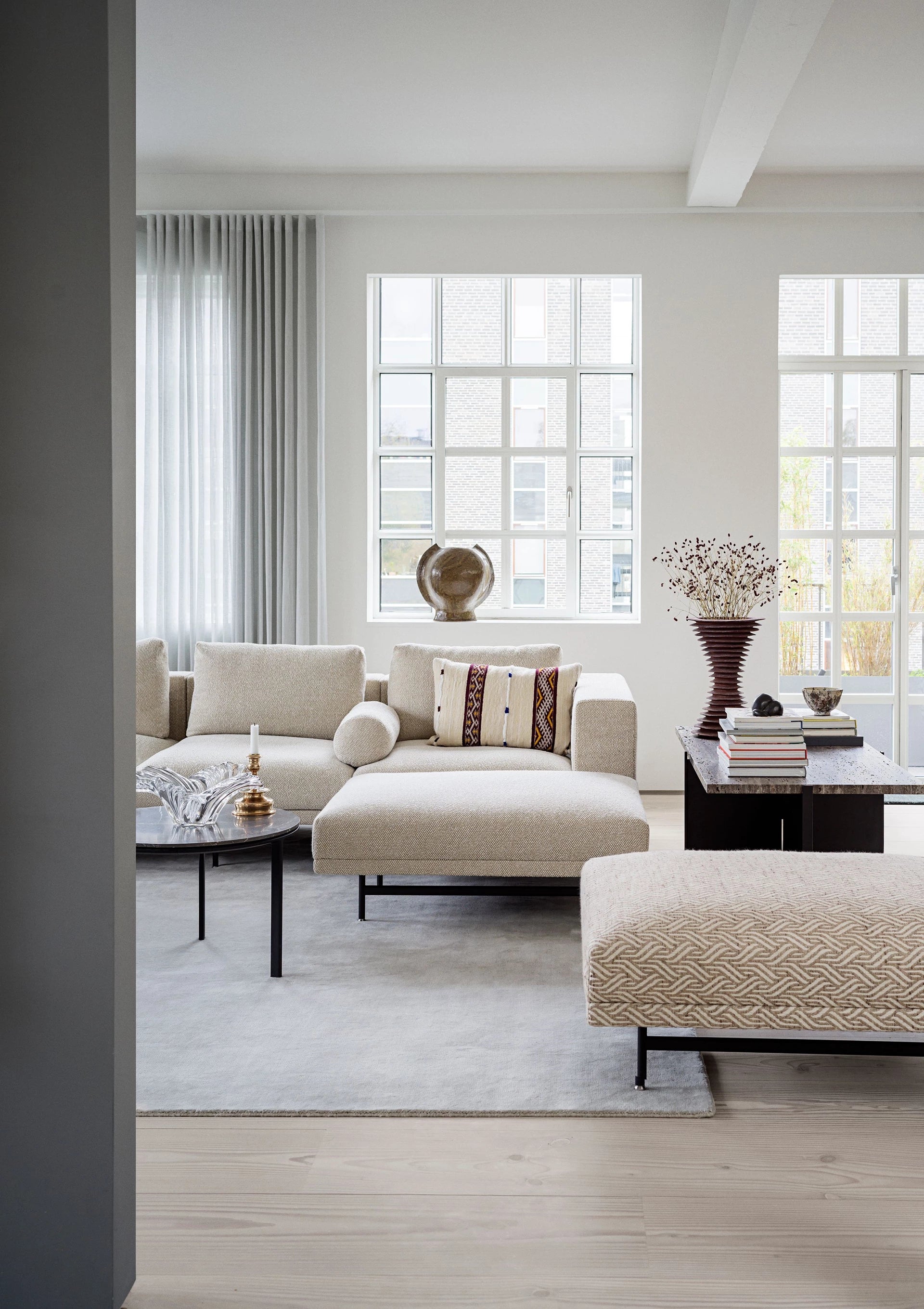 Sofa 3-zits LOFT donkerbeige stof Brook met zwarte basis