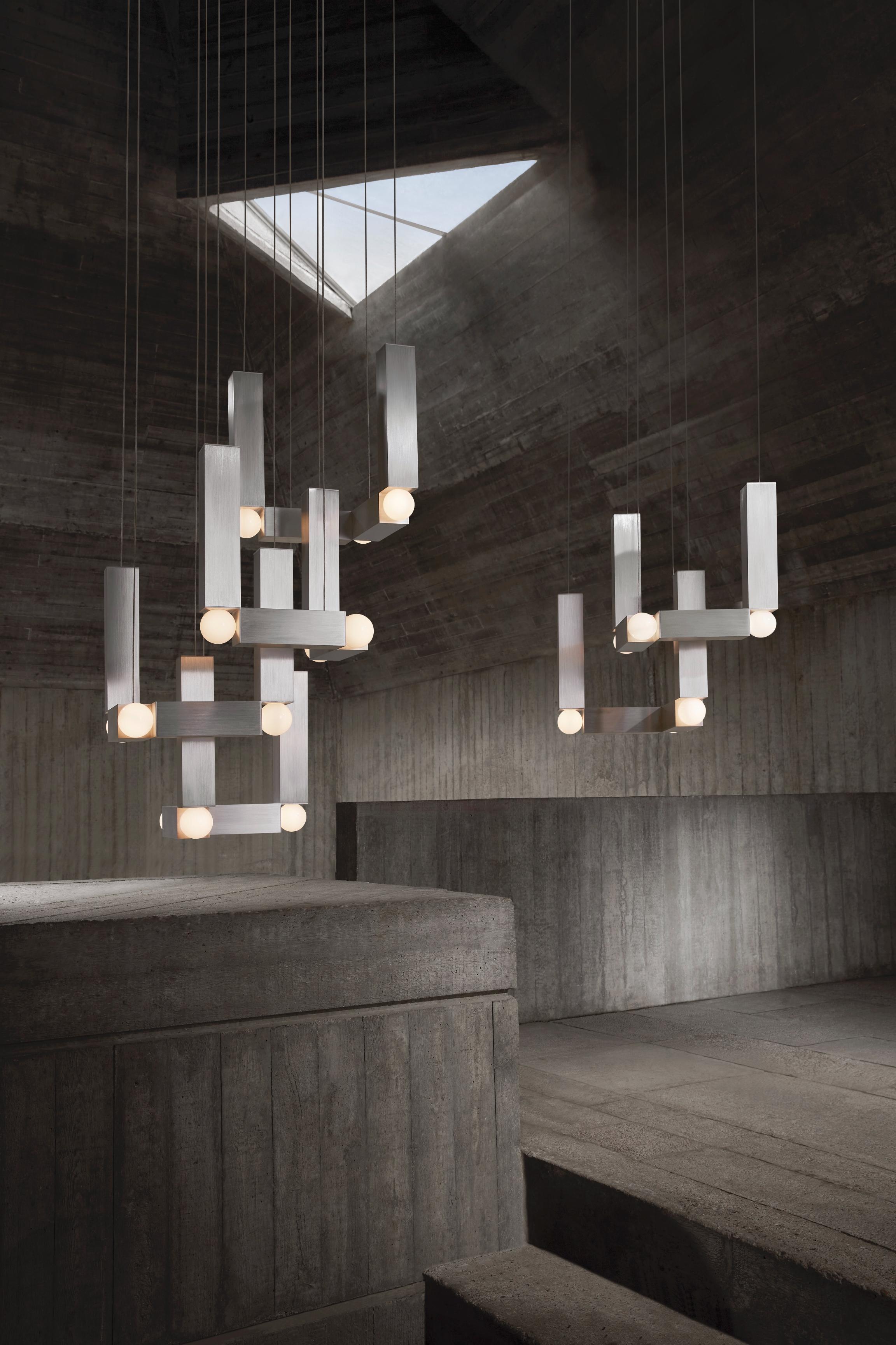 Hanglamp VESPER DUO met opaalvormige kap en zilveren afwerking