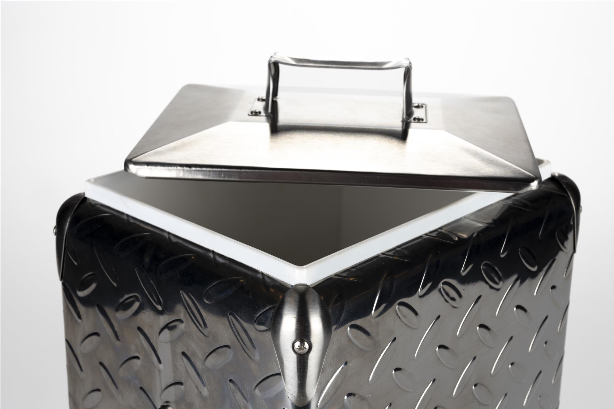 Portable fridge be heavy steel