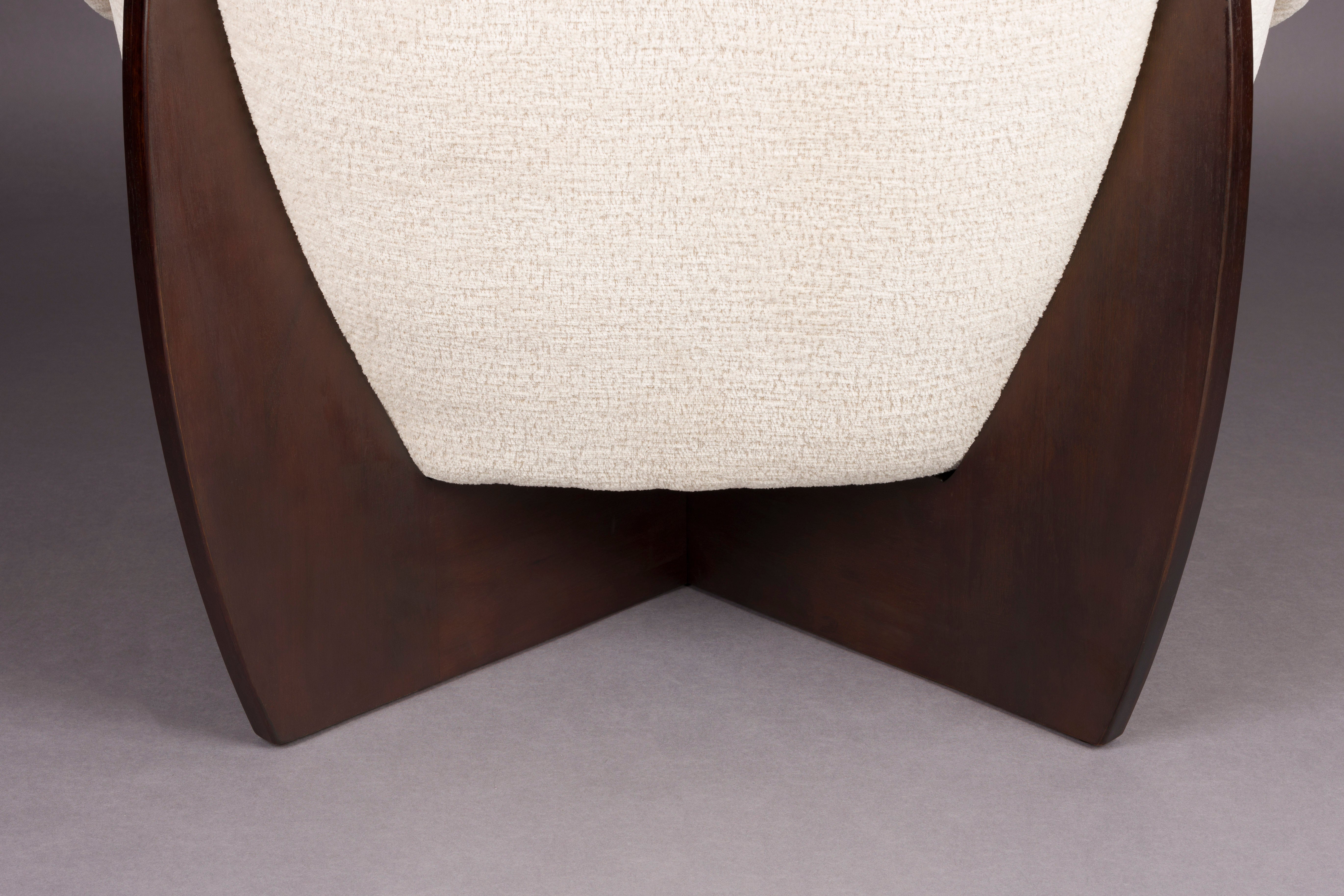 Beige EMILIUS fauteuil met houten basis