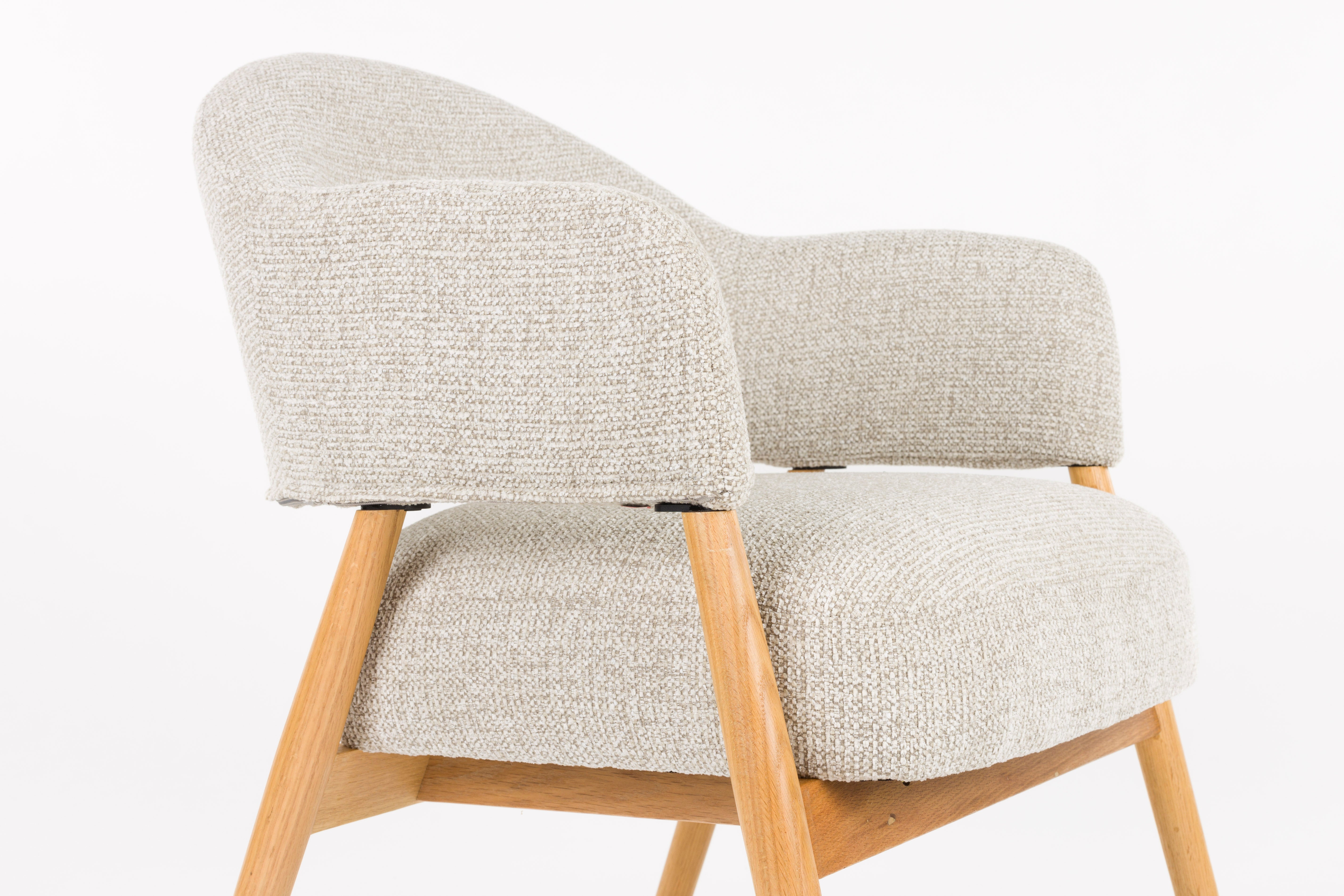 INDY beige armchair with wooden base