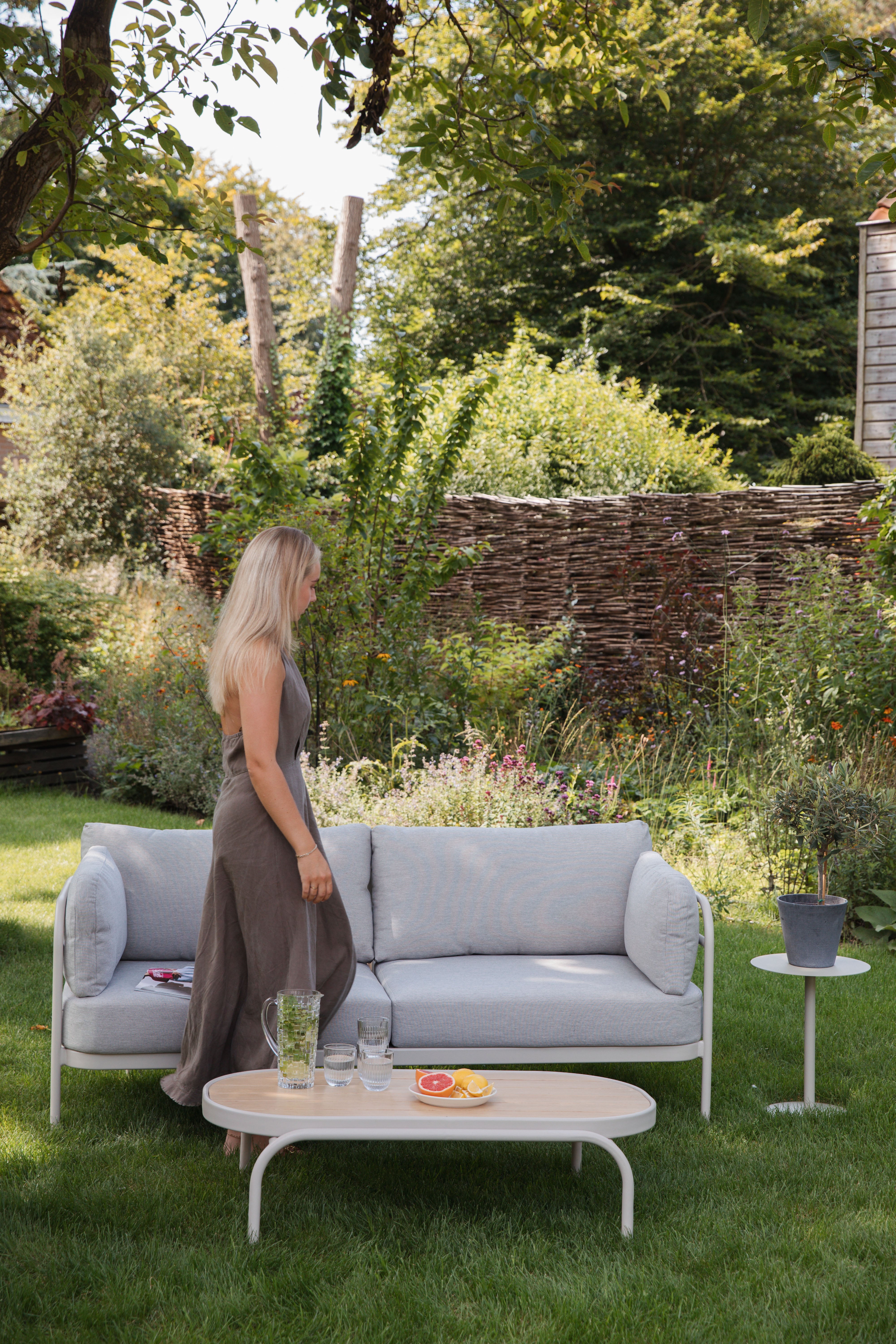 Beige bijzettafel SNOW