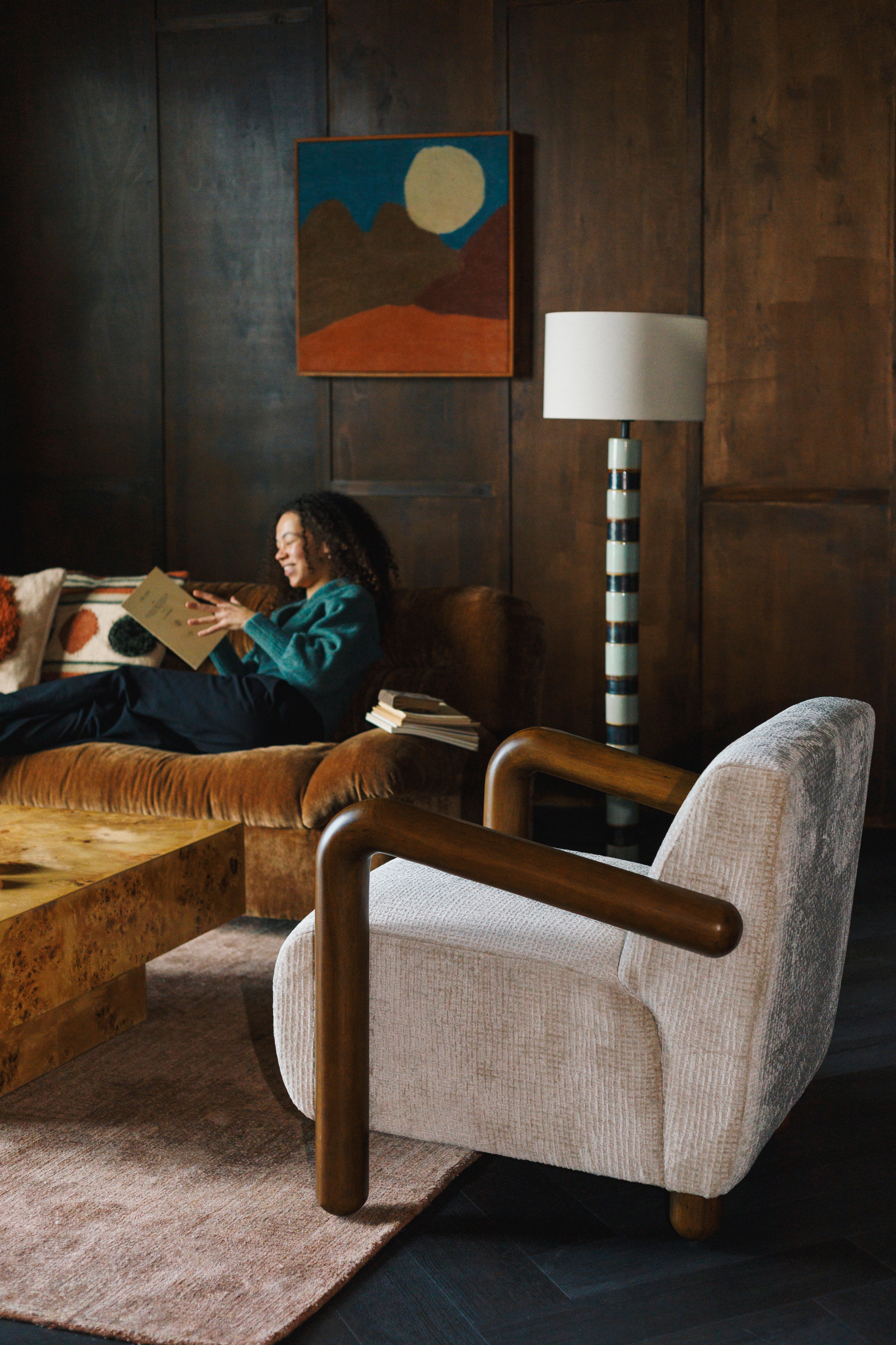 Beige fauteuil ROBINSON met houten basis