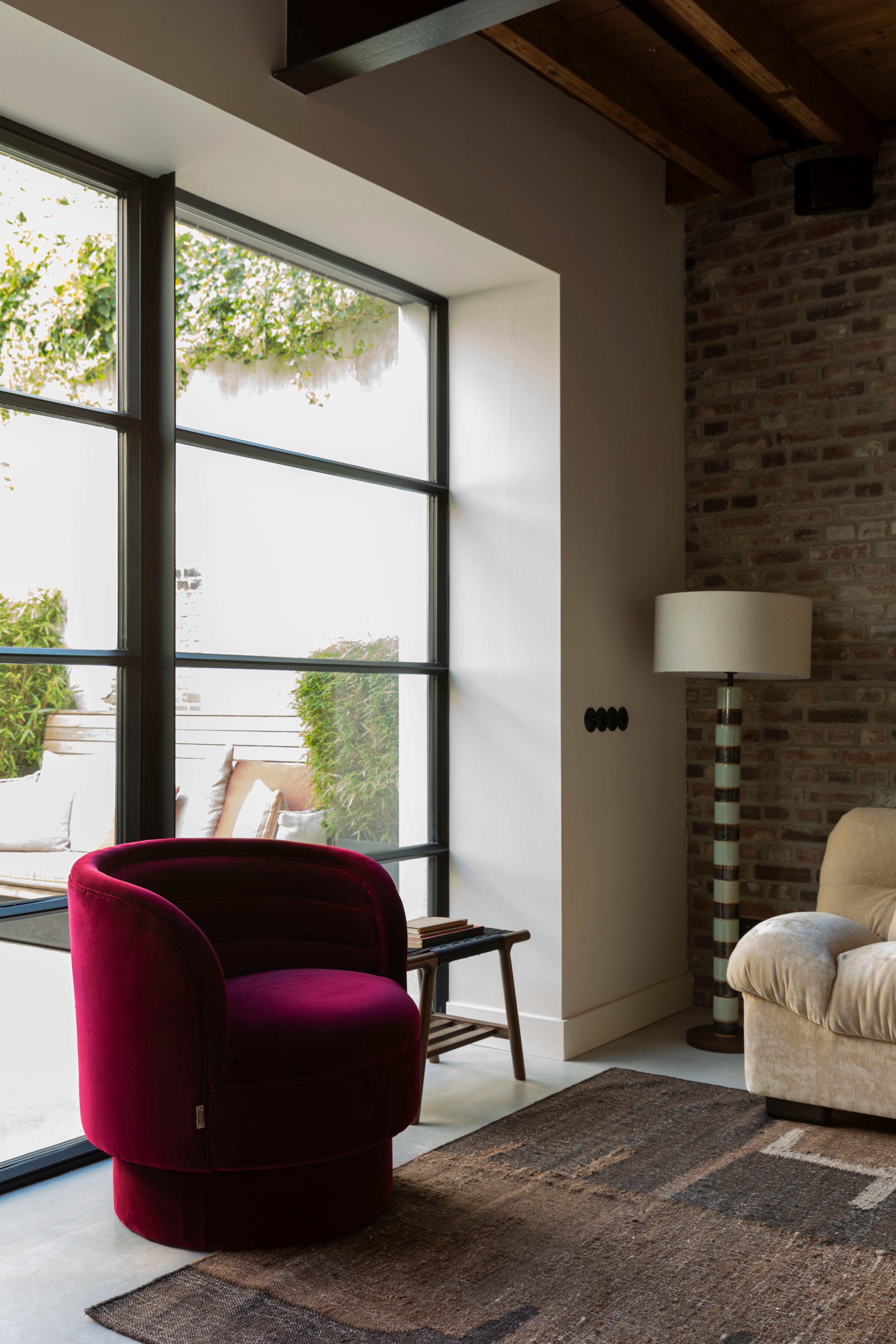 Draaistoel DOROTHY donker fuchsia