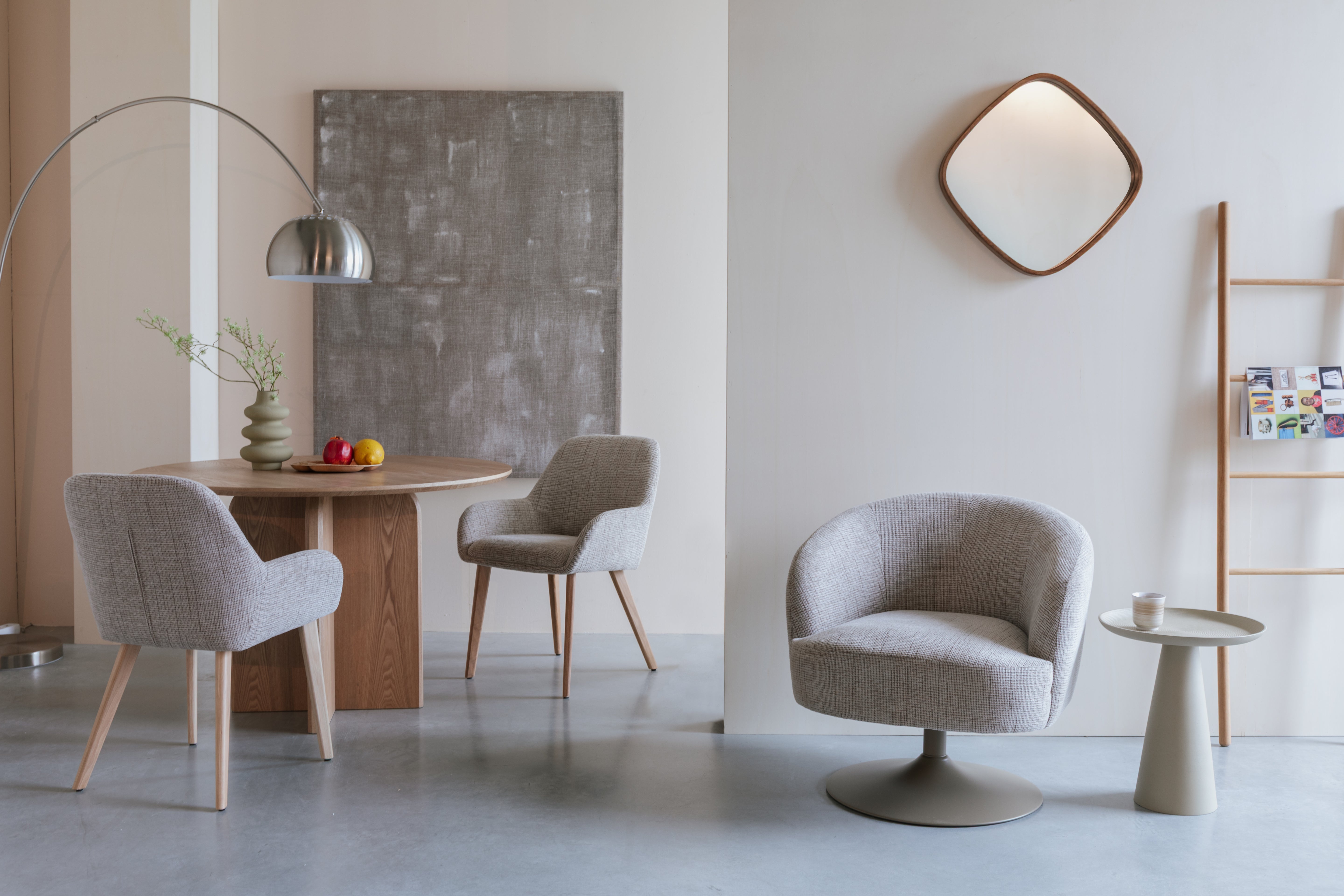 Stuhl LOUA beige mit Holzgestell