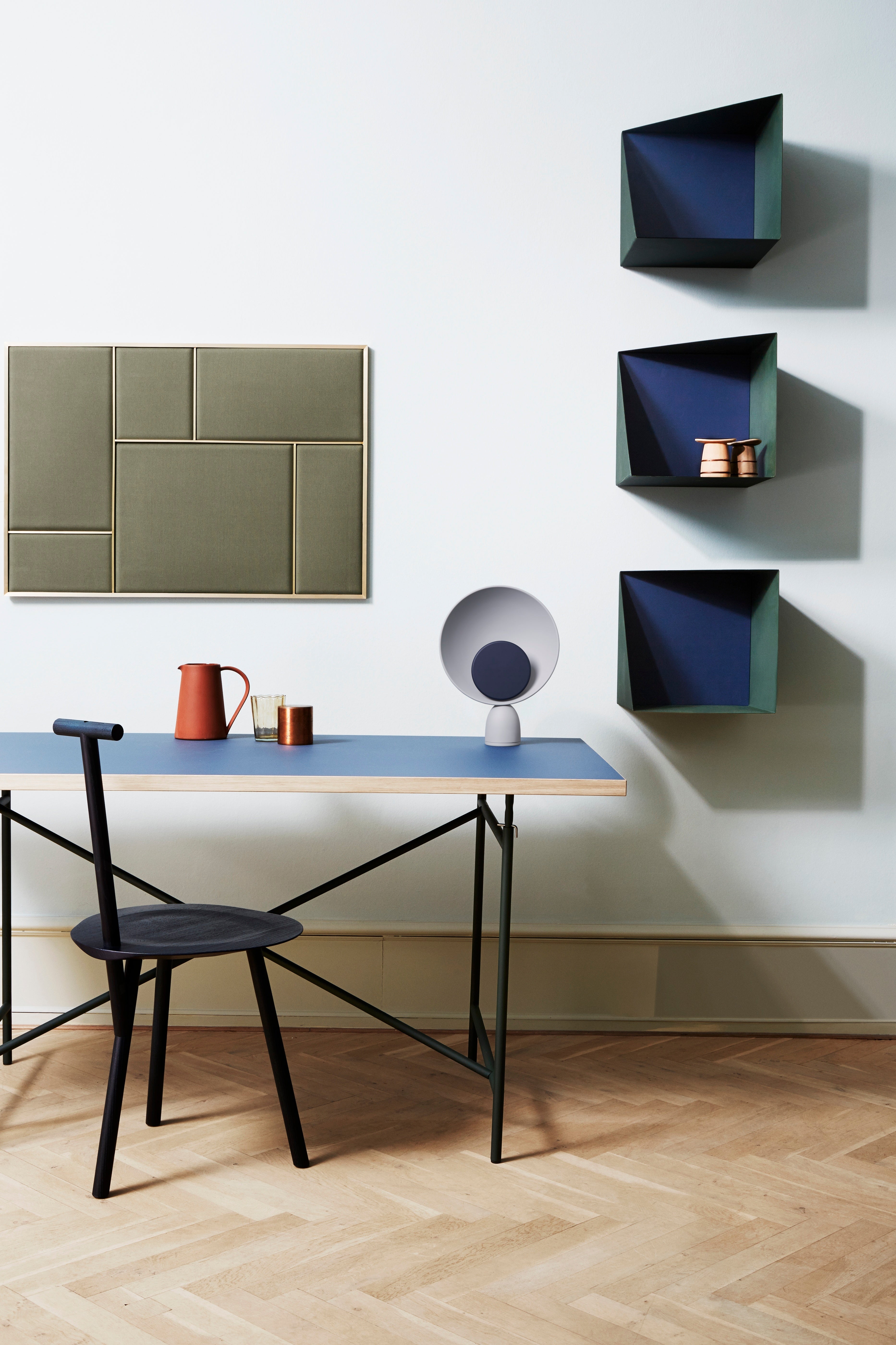 BLOOPER table lamp blue with navy blue