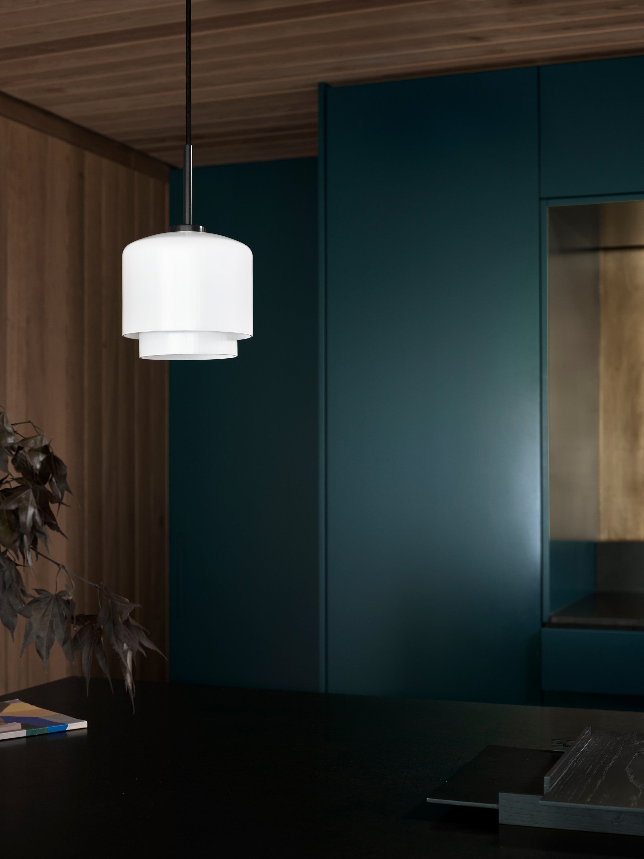 Pendelleuchte MEGUMI weiß mit schwarzem Finish