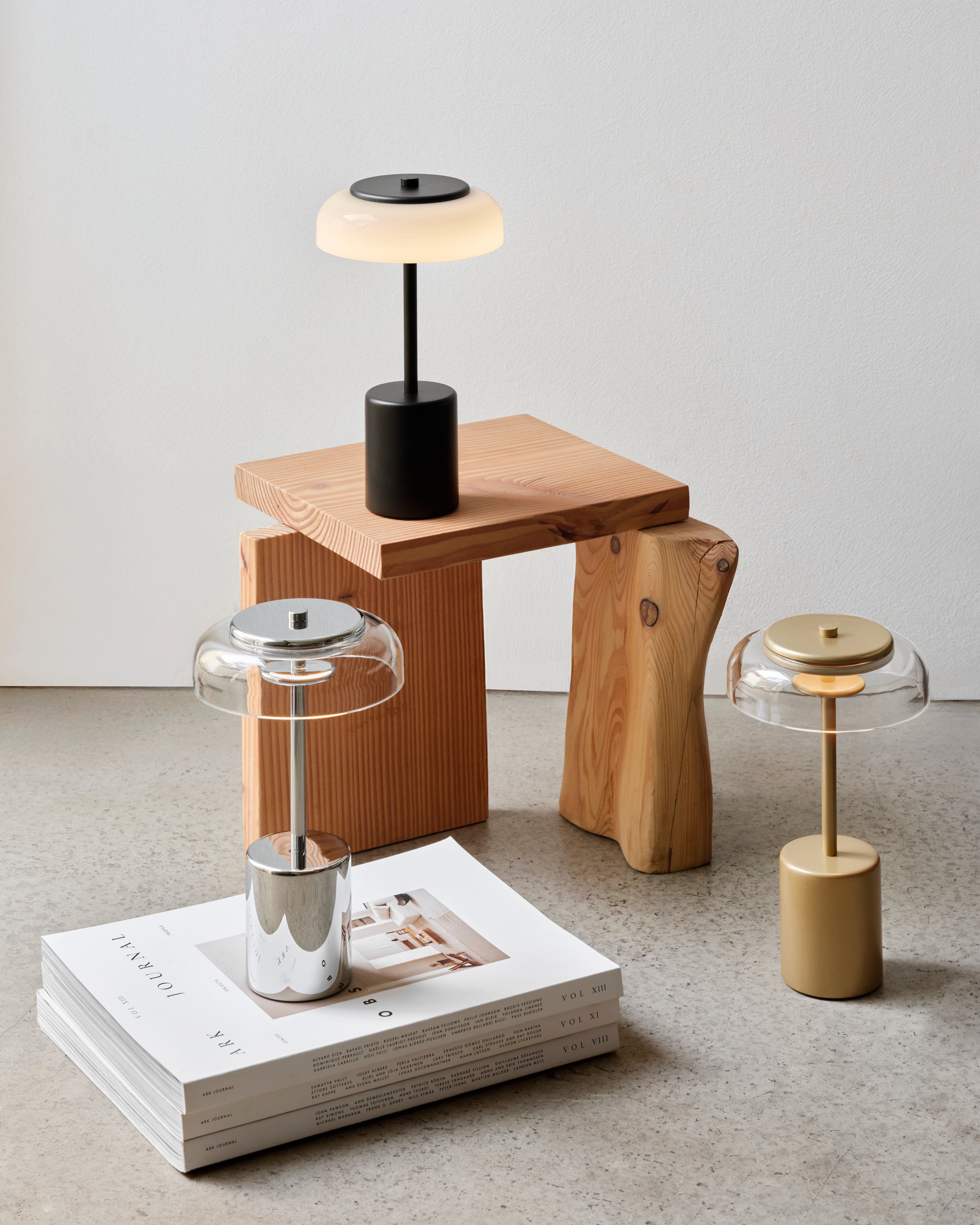 Draagbare lamp BLOSSI zwart met opaalglas