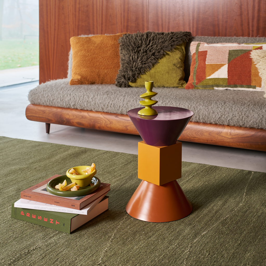 Smarter Beistelltisch in Orange mit Lila