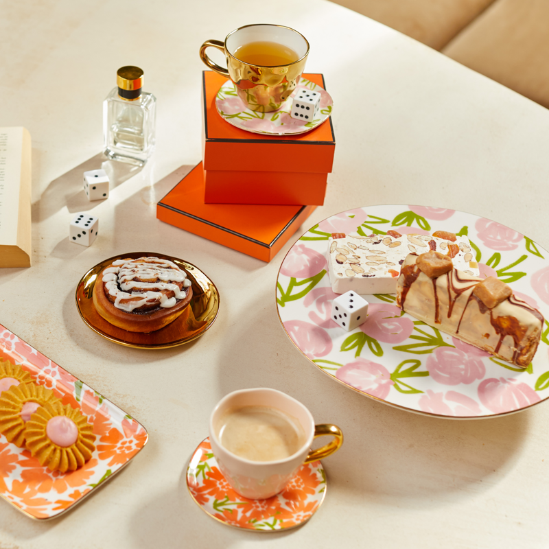 Kubek ceramiczny GOOD MORNING kremowy ze złotym – styl nowoczesny