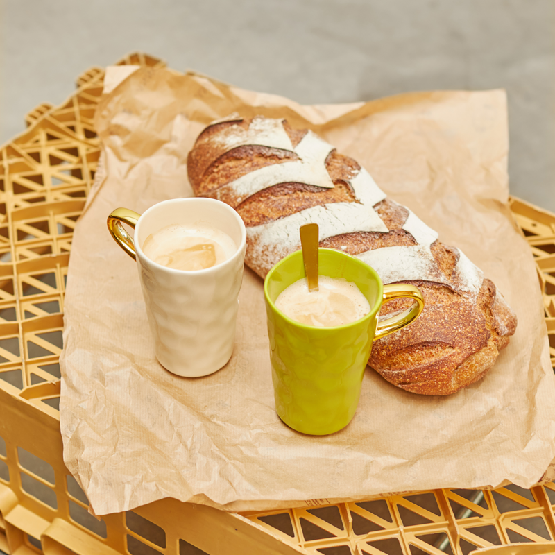 Kubek do latte GOOD MORNING kremowy ze złotym – Urban Nature Culture