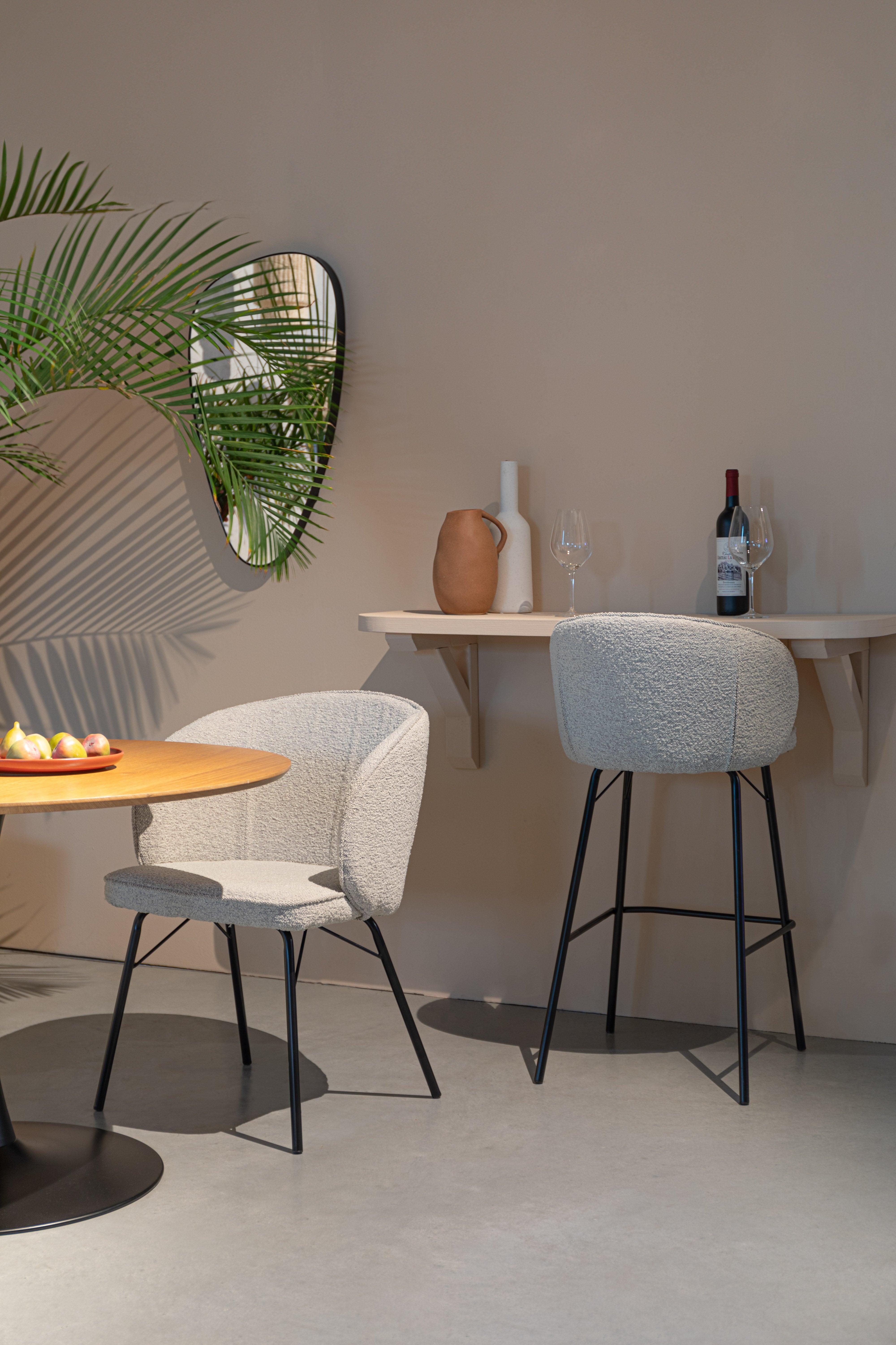Stoel JOA beige met zwarte basis