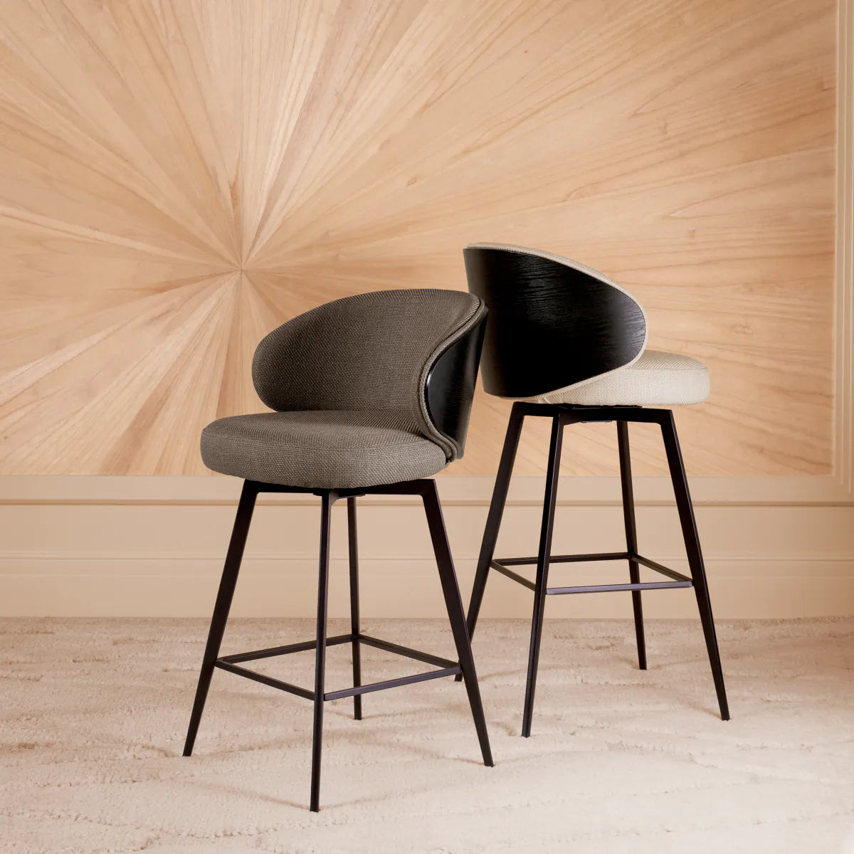 Hocker CAMEROTA zandkleurig met zwarte basis