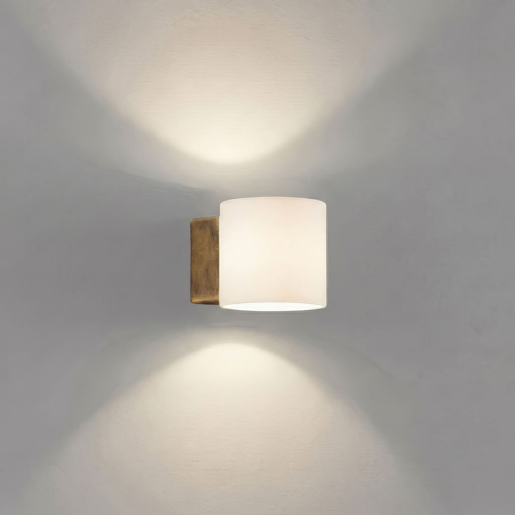 Wandlamp TUBE geborsteld messing