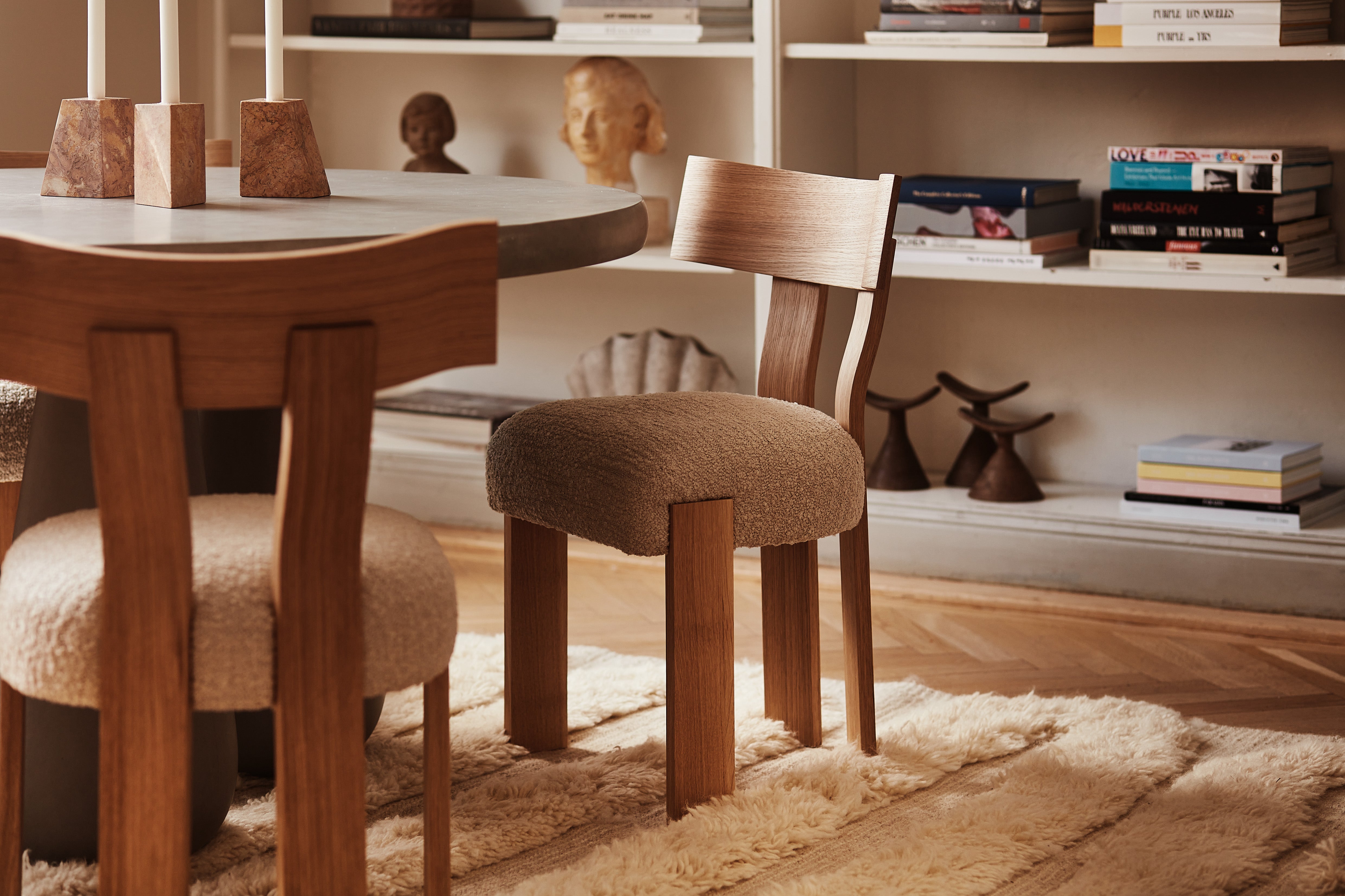 Stuhl ALBA beige Boucle mit Eichenbasis