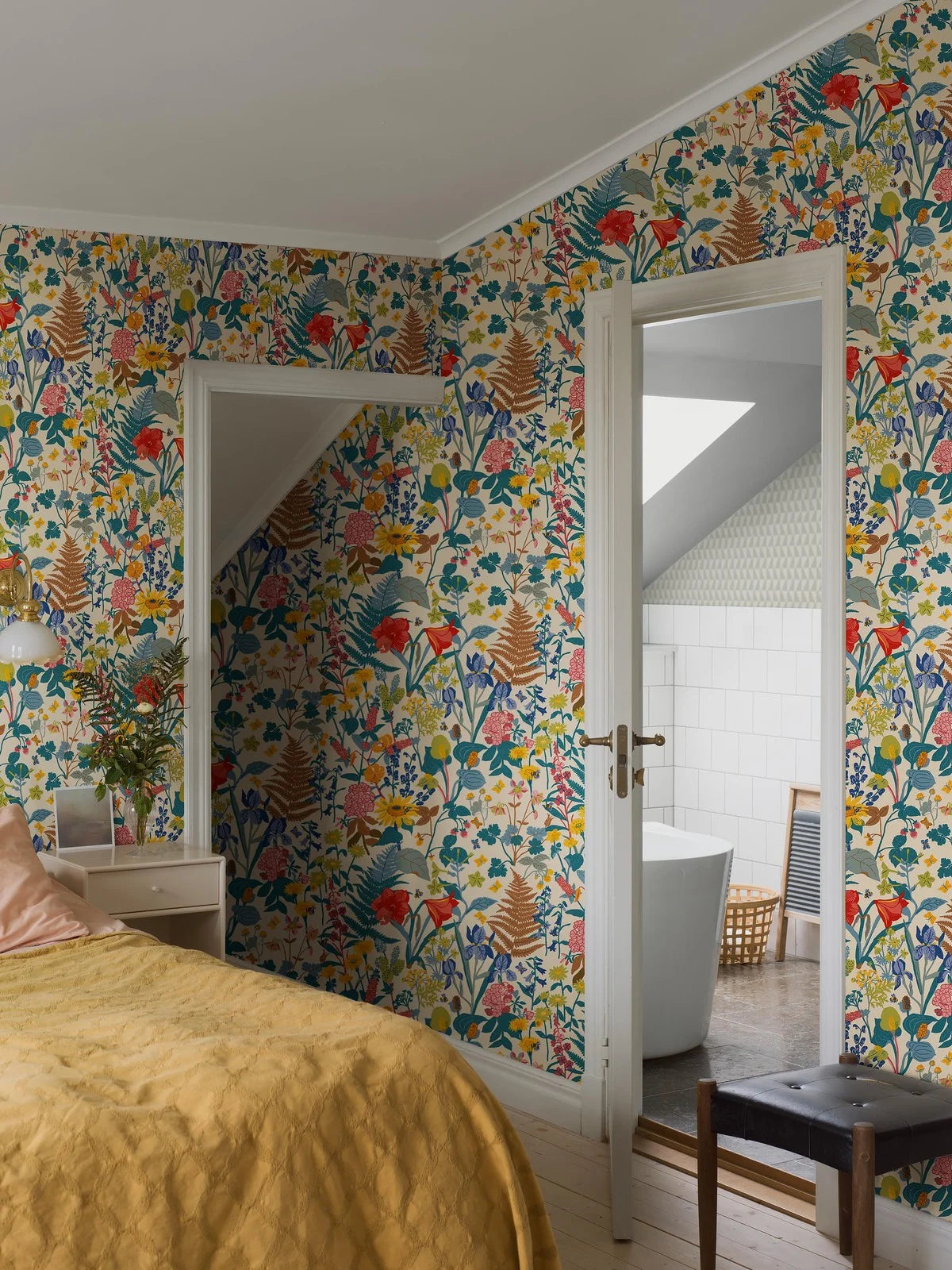 Beige STUGRABATT Wallpaper with Floral Motif in Blue