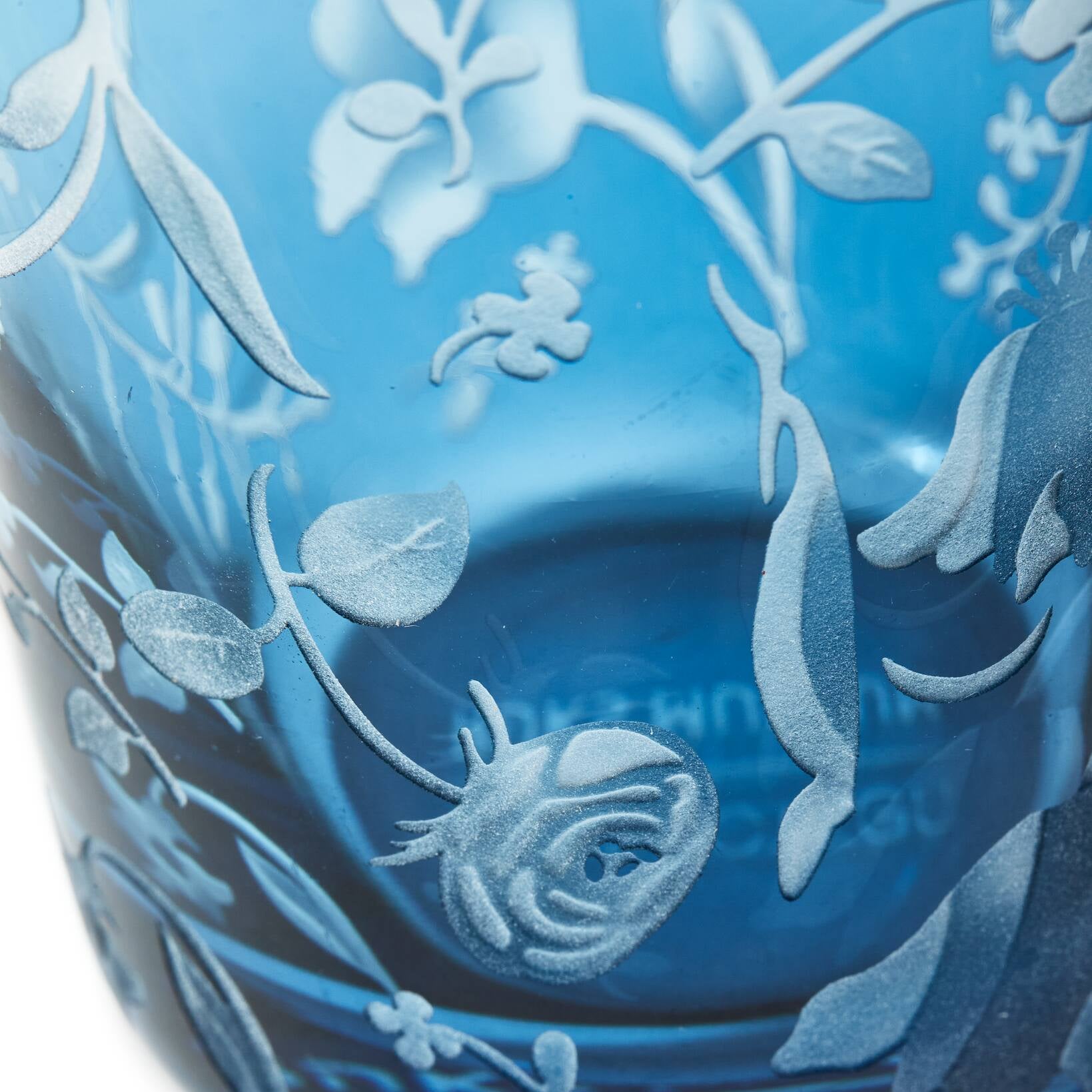 Set van glazen GESTROOIDE BLOEMEN blauw met gezandstraald patroon