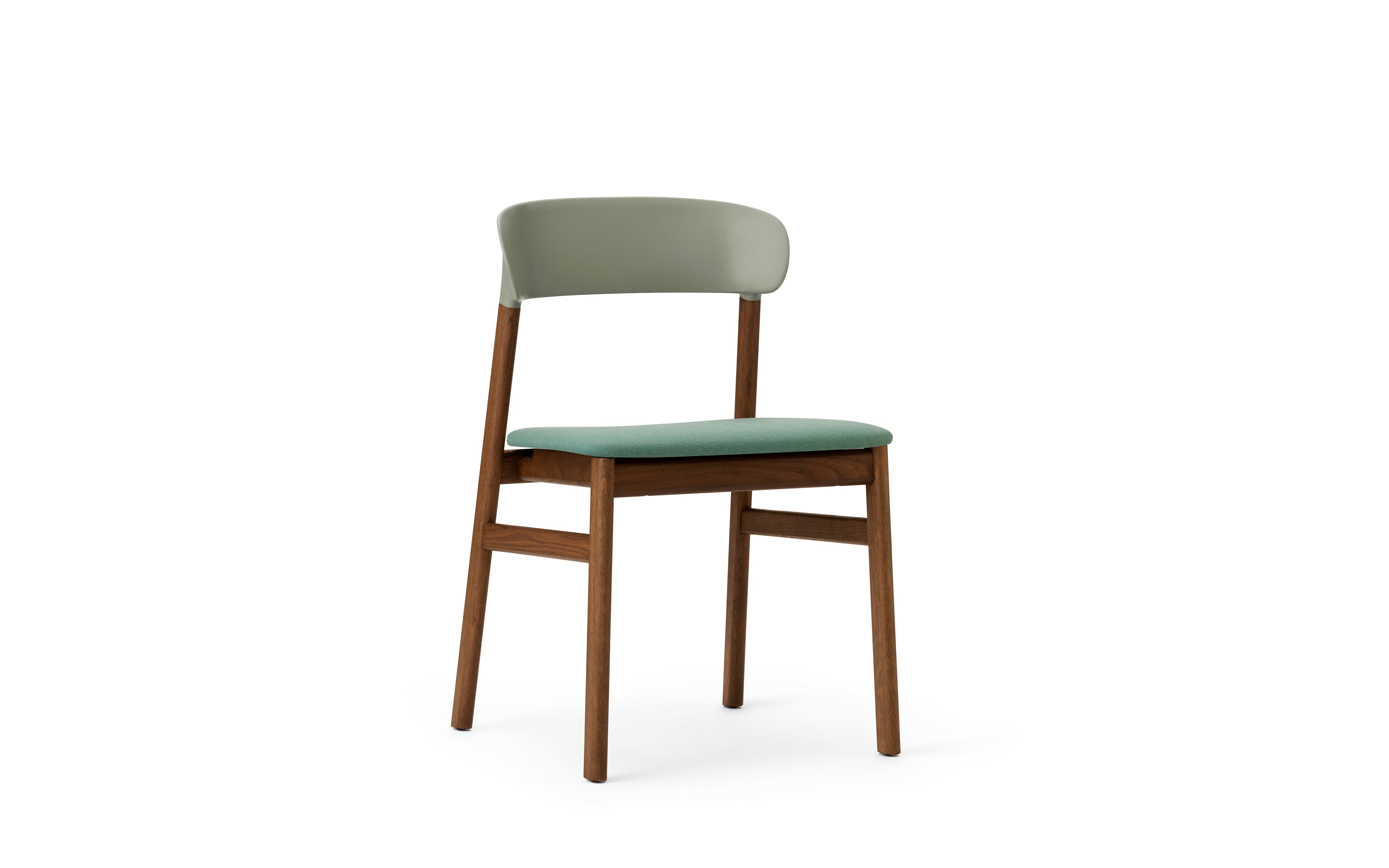 Erit gepolsterte Stuhl mit einer dunklen Eichenbasis