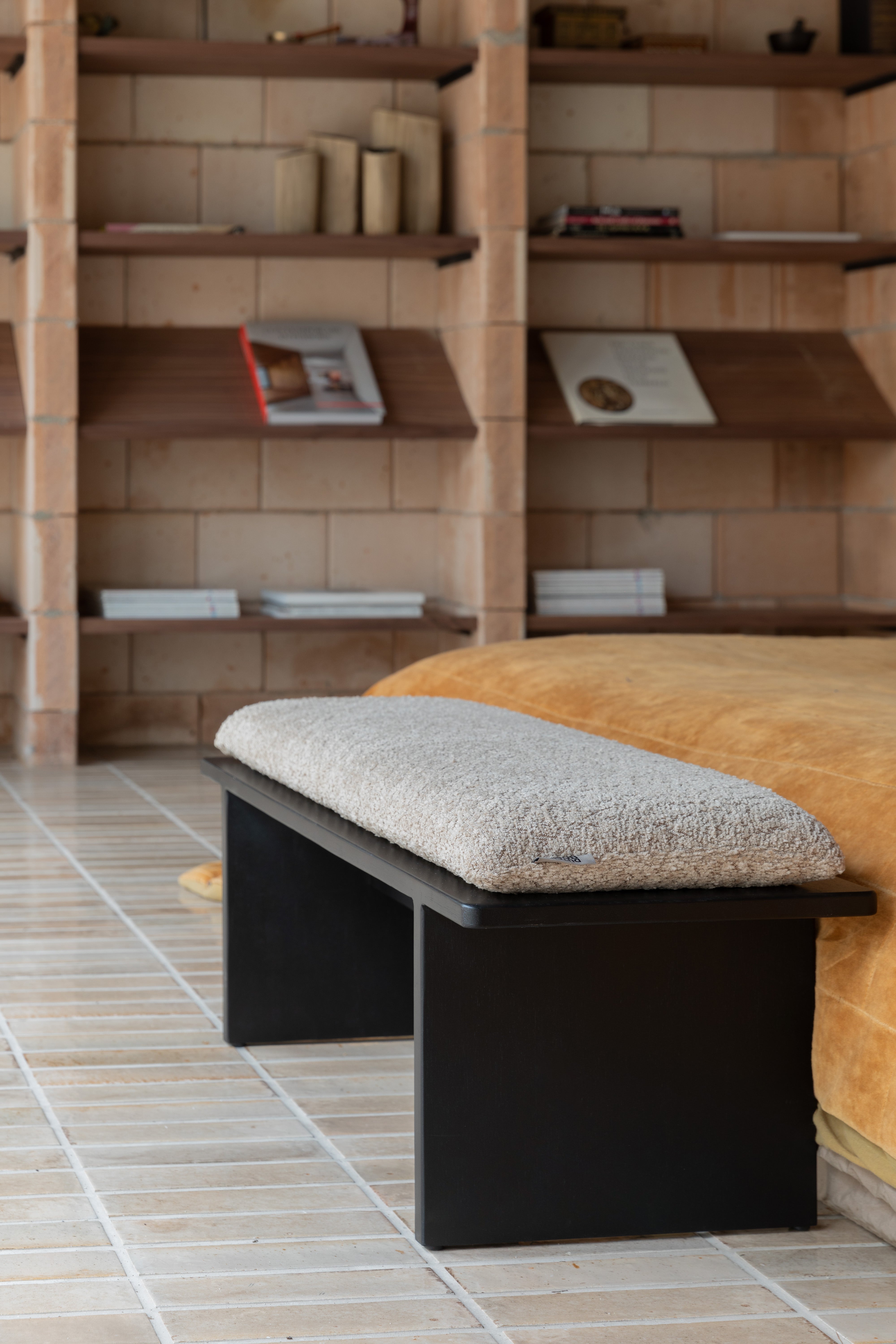 SHIHO bench broken white with wooden base