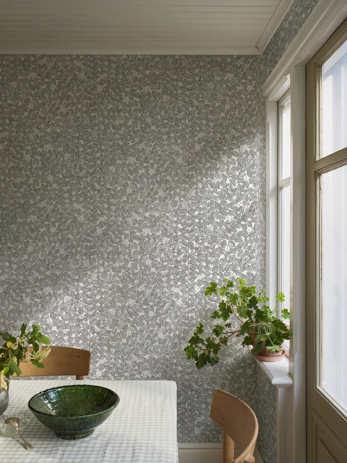 Behang met plantmotief bladeren ROMANS grijs