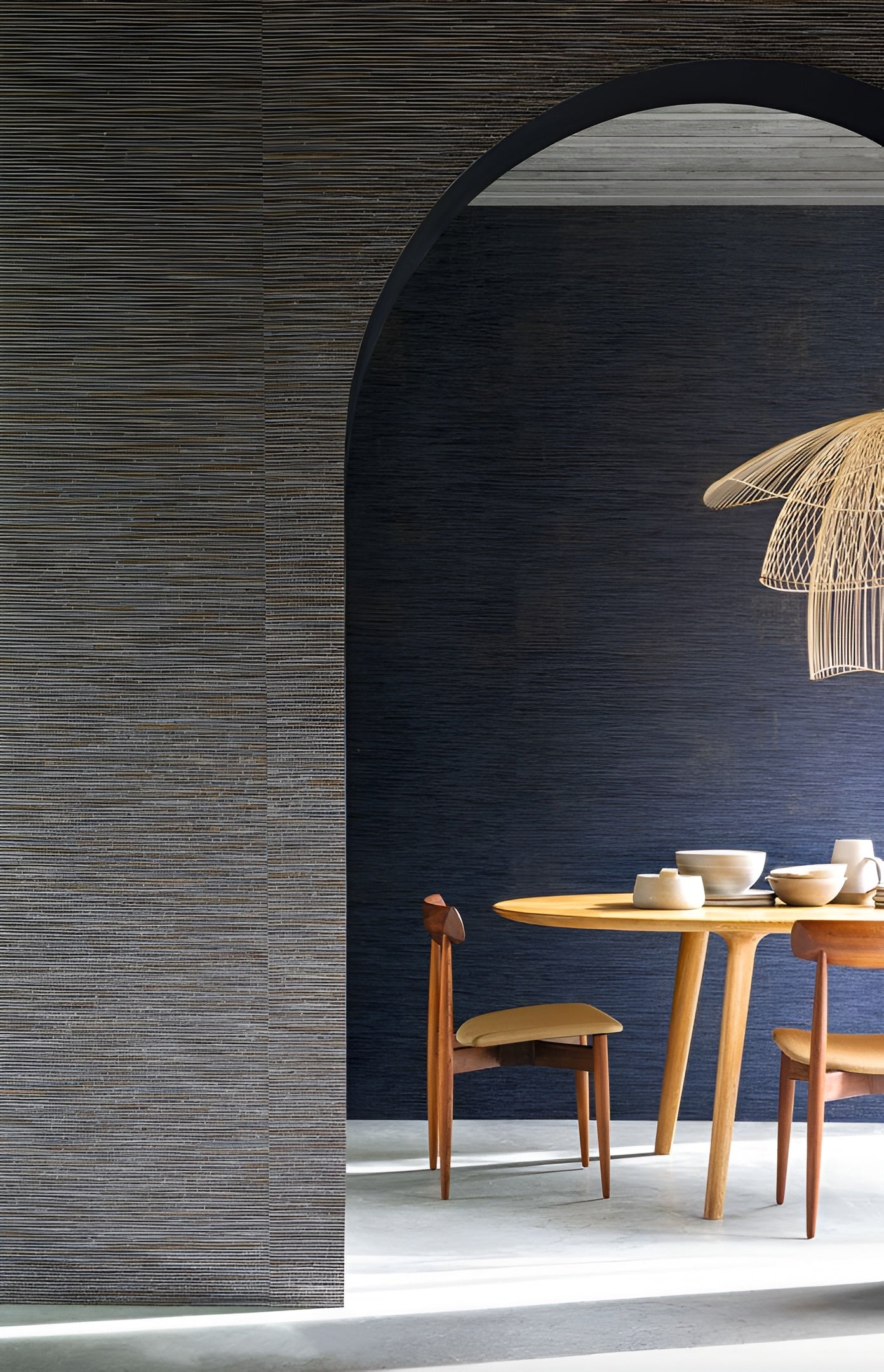 Textile wallpaper with a structural canvas look VAGAR - TAUPE/SAND taupe with sandy