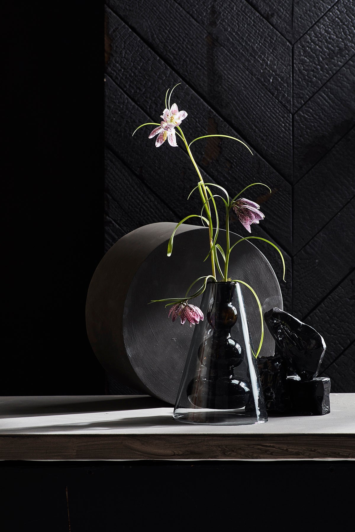 Vaas BUMP CONE zwart glas