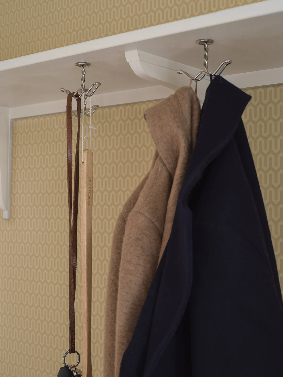 Vliesbehang van papier met geometrisch patroon YPSILON geel