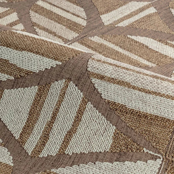Structuurtapijt dat borduurwerk imiteert met geometrisch patroon FILANDRA bruin