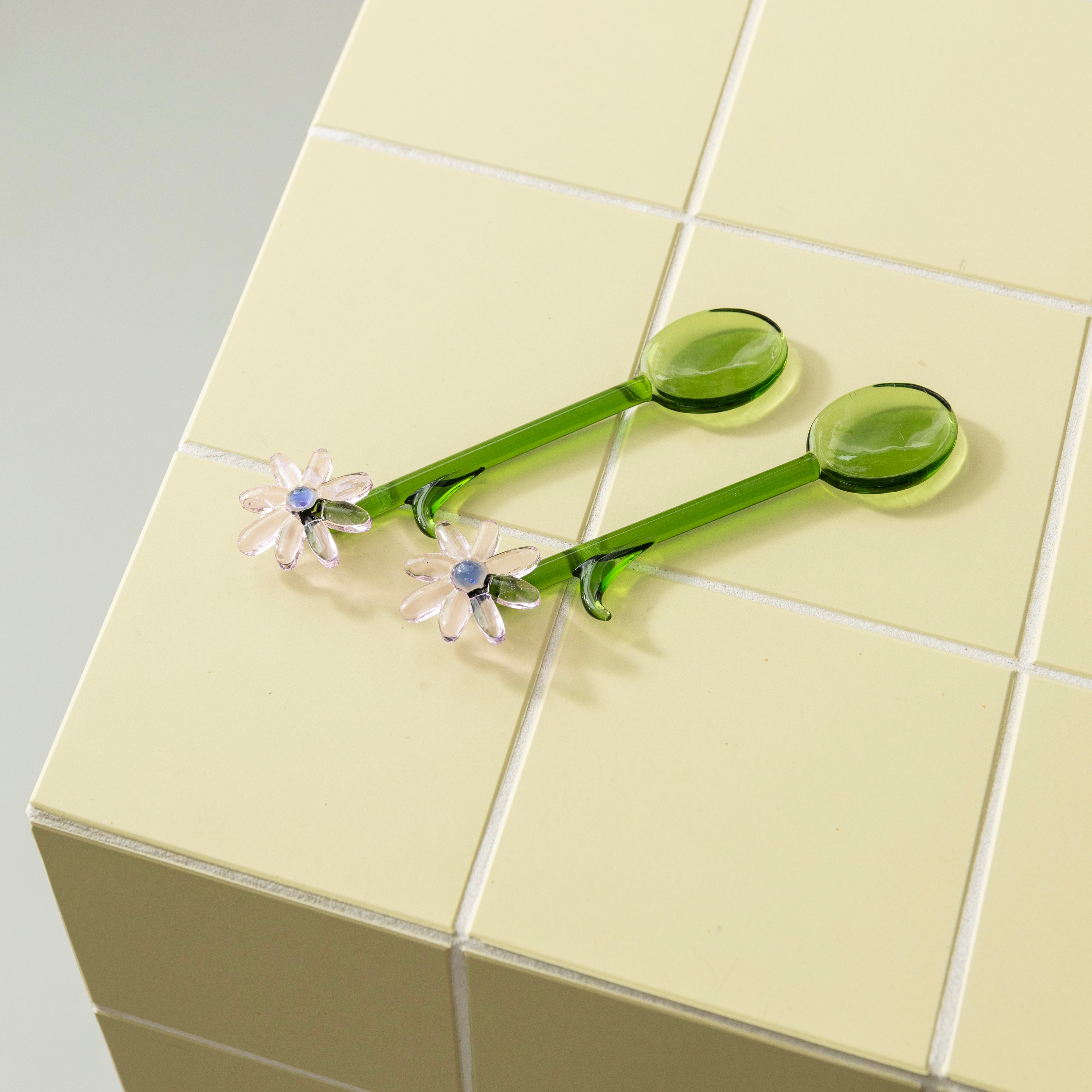 FLORA groene lepelset met lichtroze