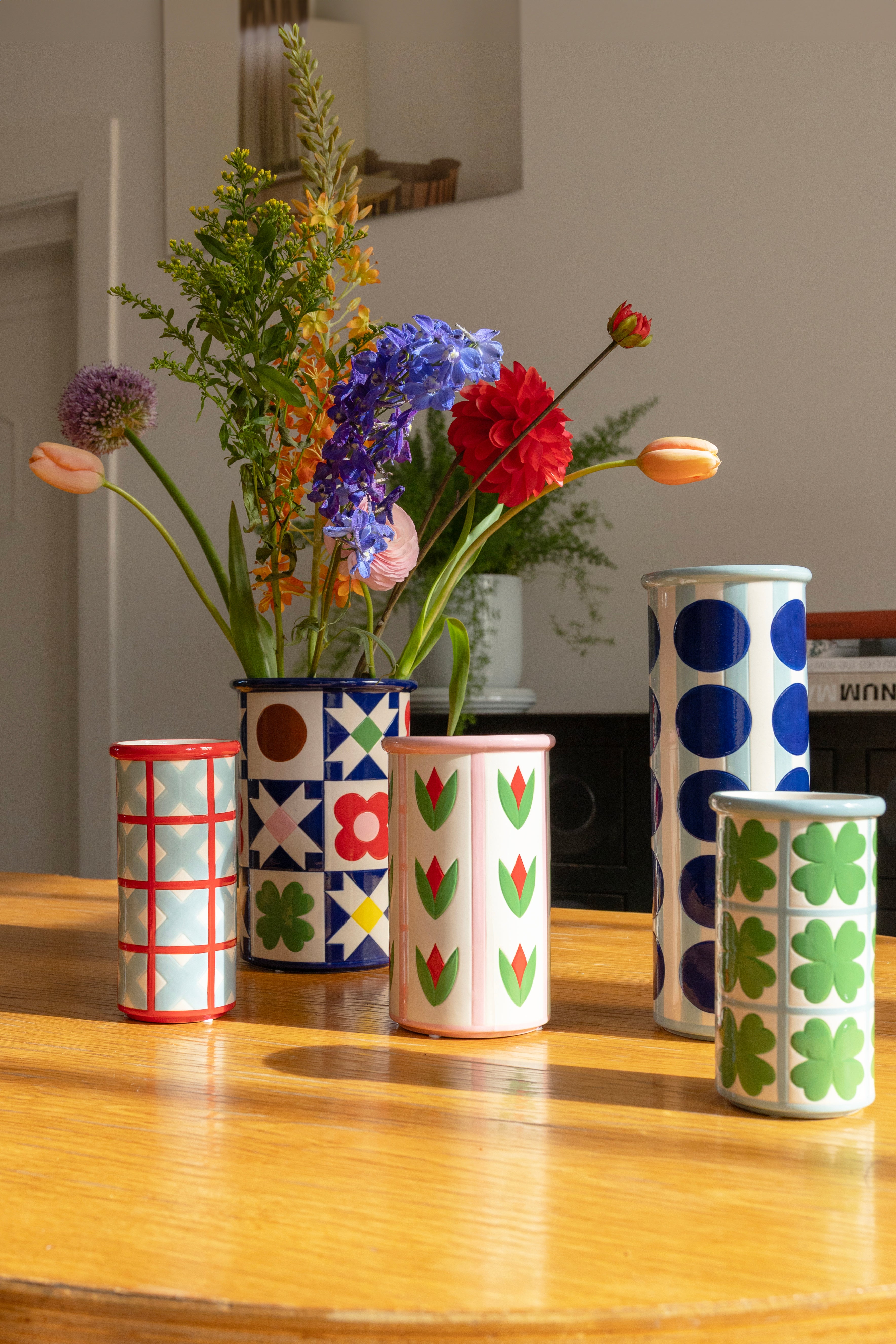 Vase PATCH TULPE weiß mit rosa und grün