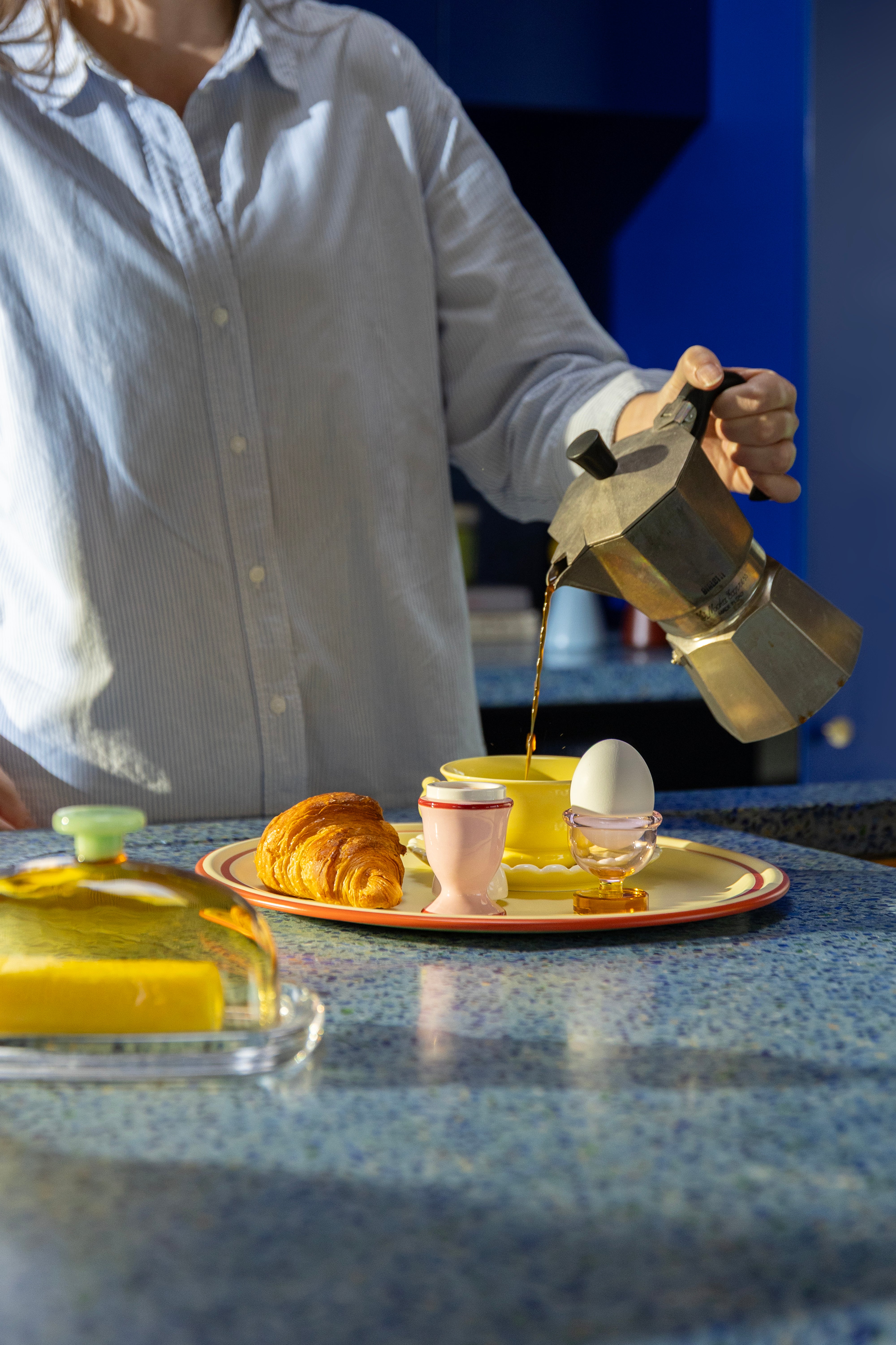 Zout- en peperstel EGG roze met rood en wit