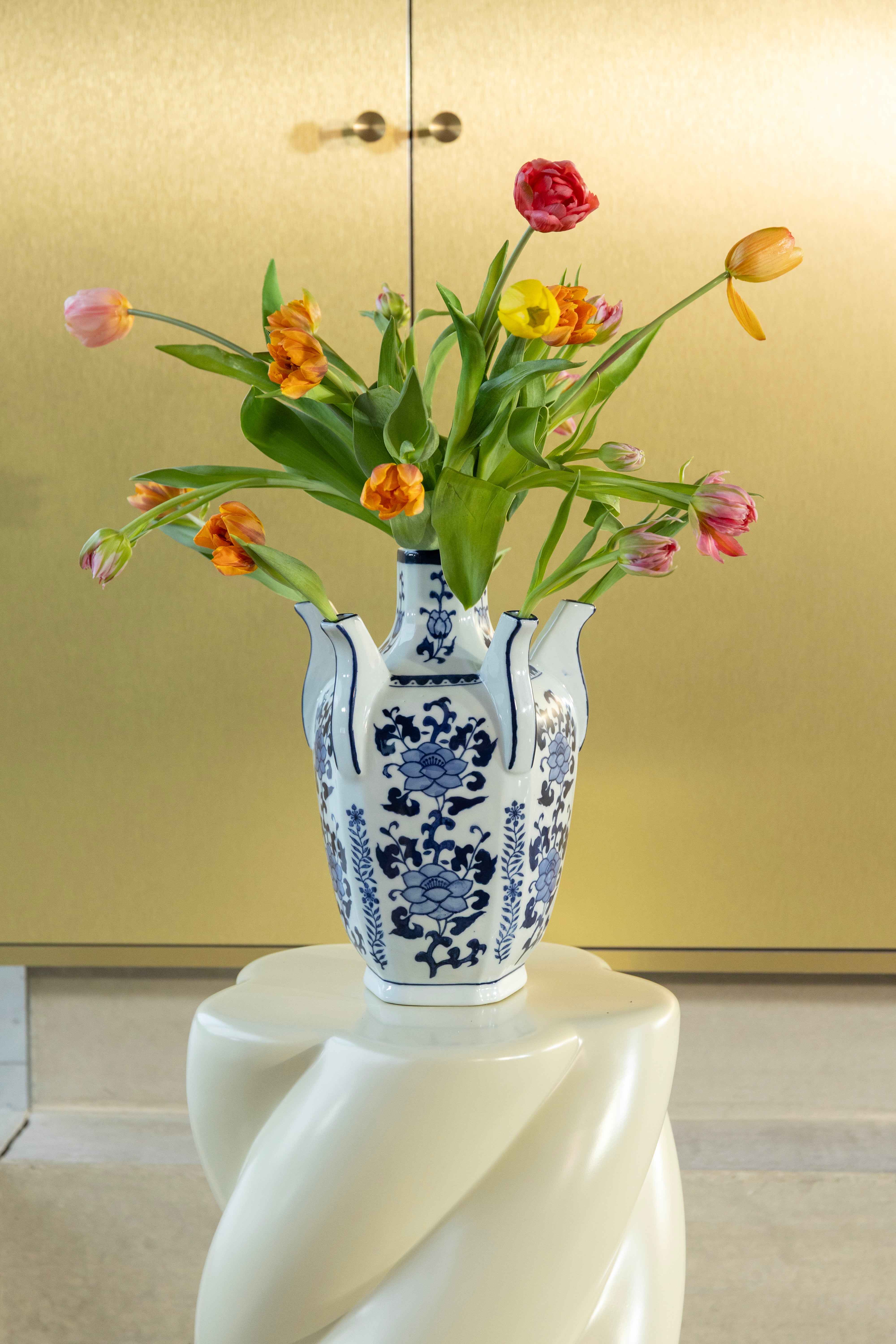 White TULIP ATLAS Vase with Blue