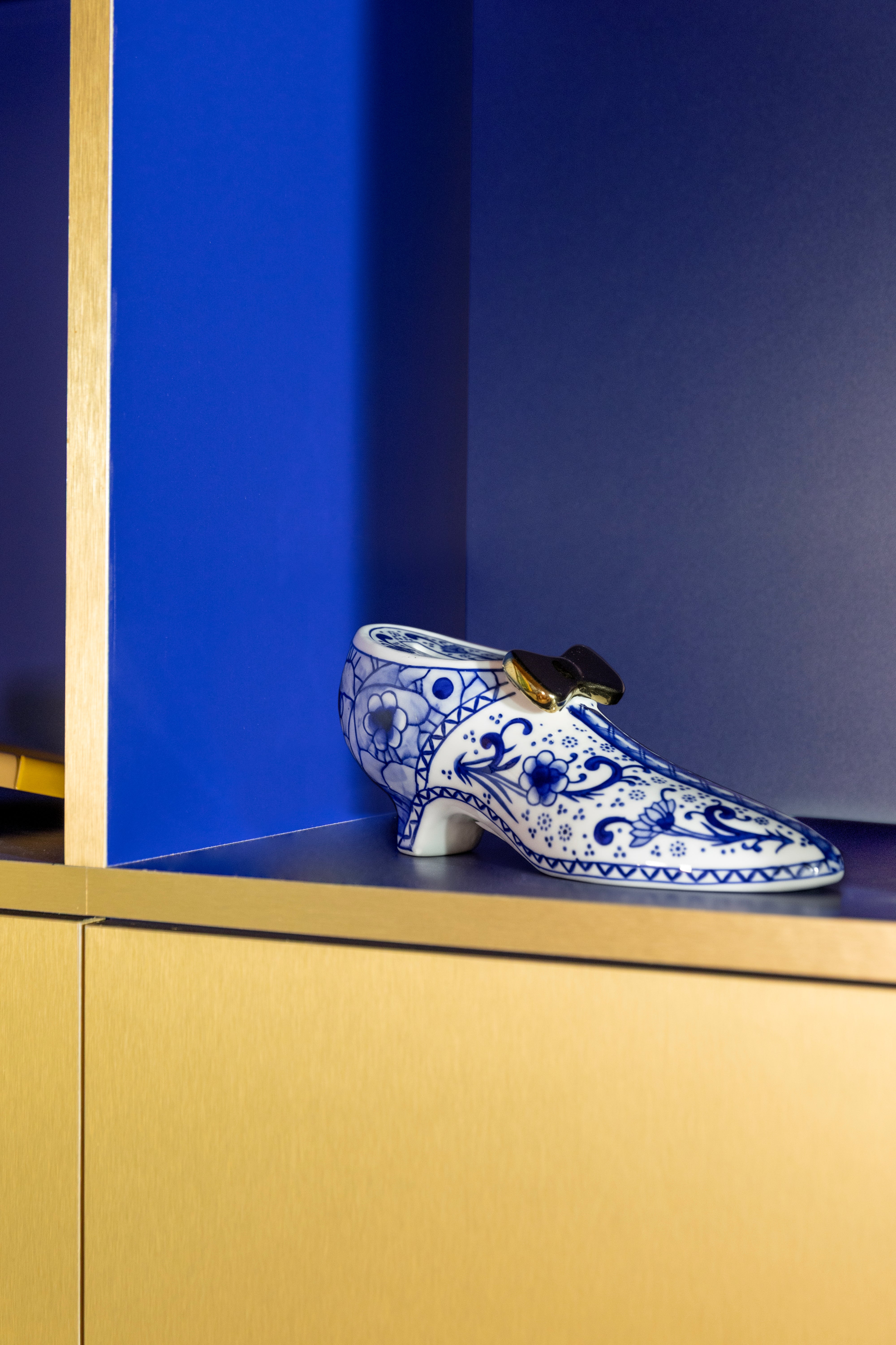 DELFTWARE SHOE white with blue