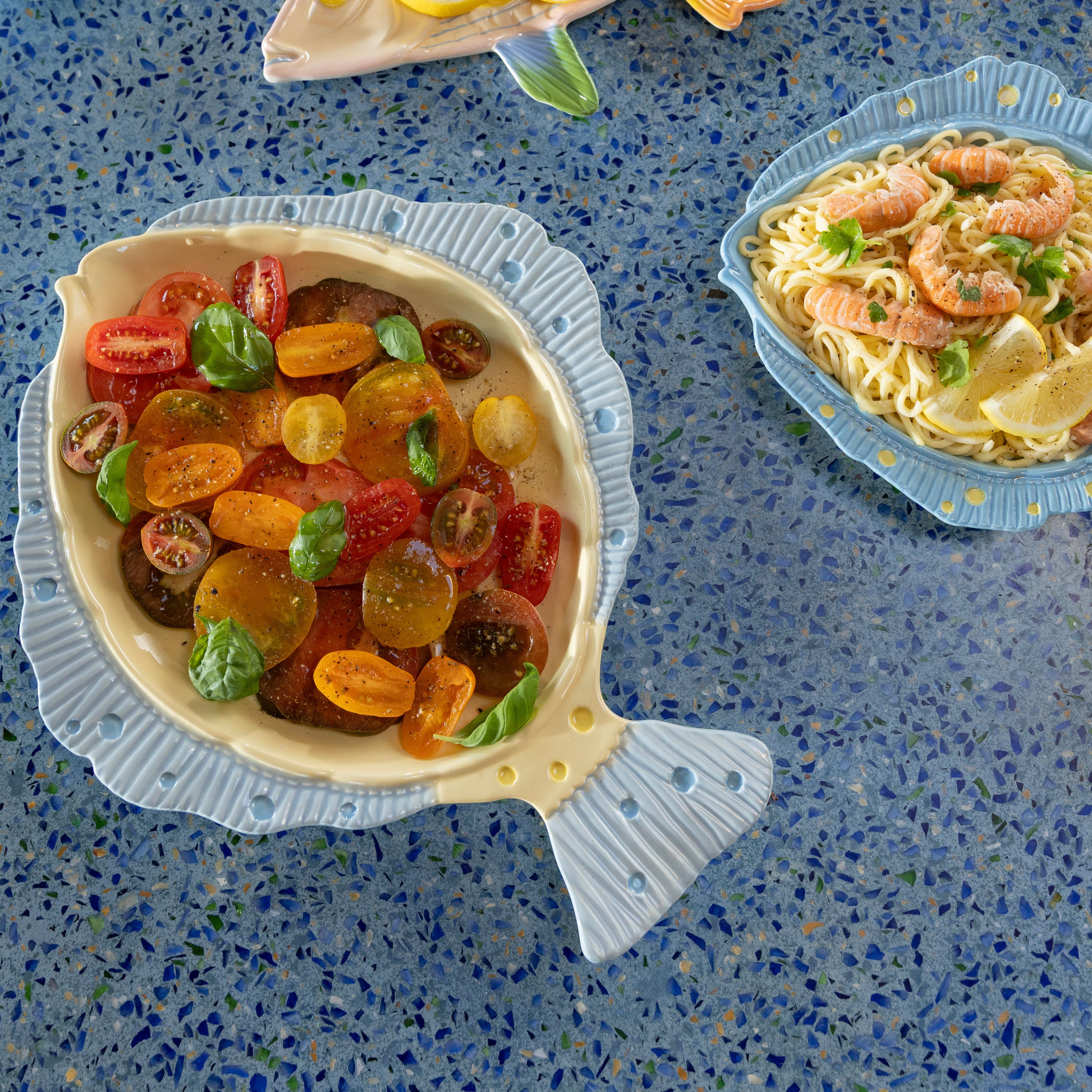 Gelber Teller mit Deckel PLAICE in Blau