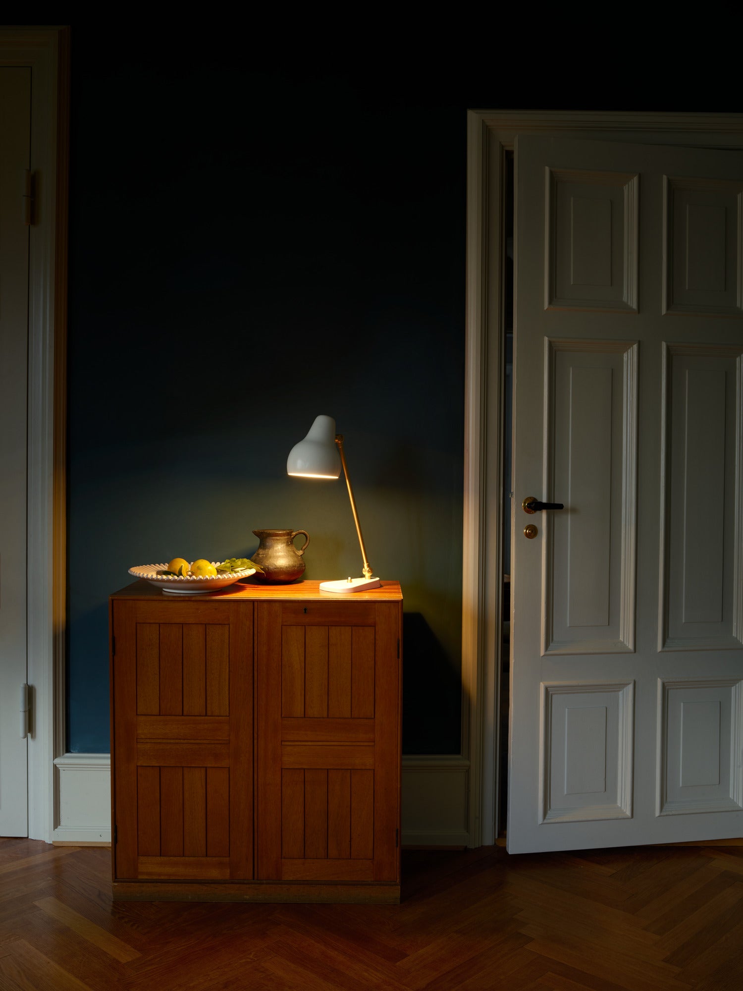 Tafellamp VL 38 wit met gouden afwerking