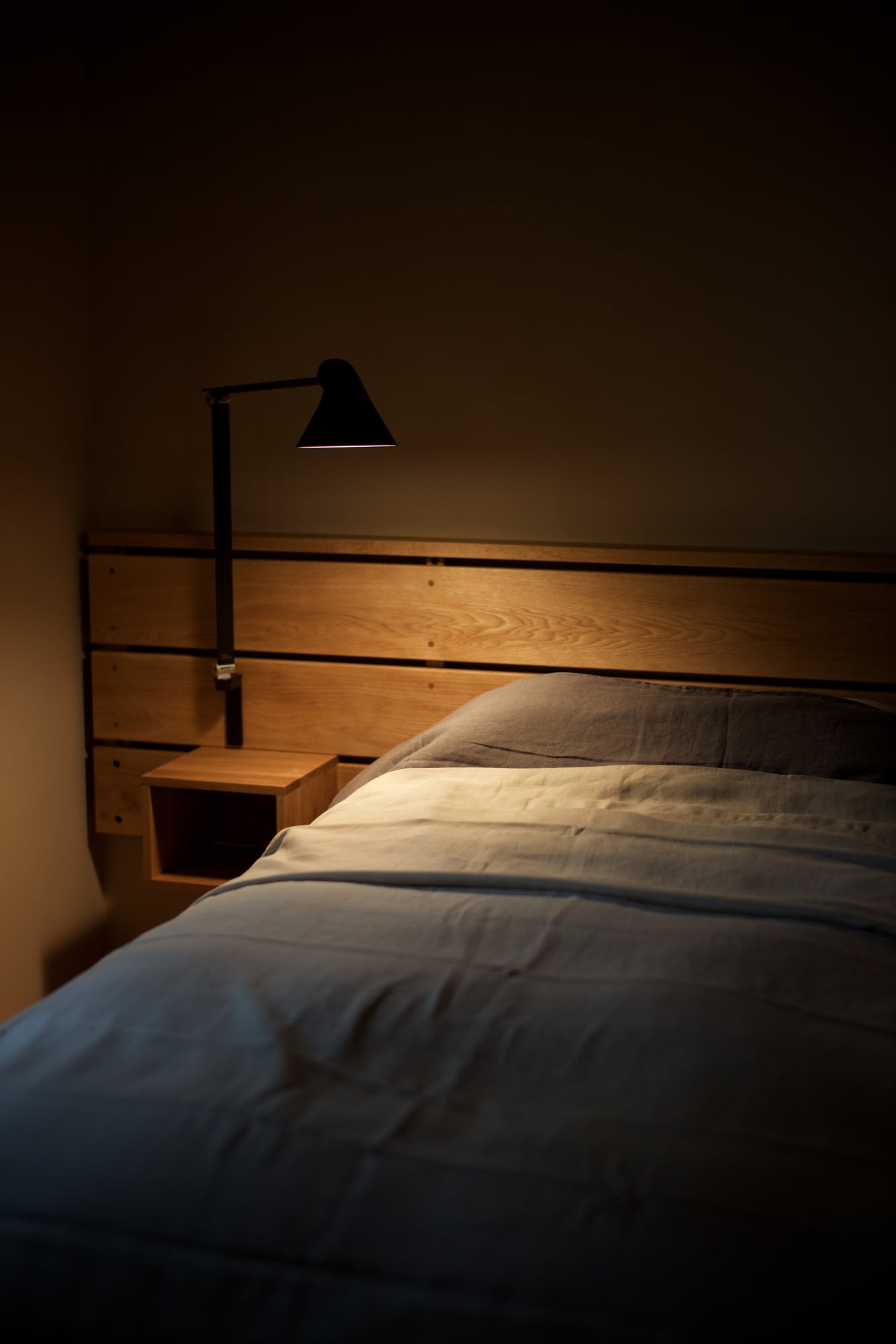 Zwarte wandlamp met verstelbare arm NJP