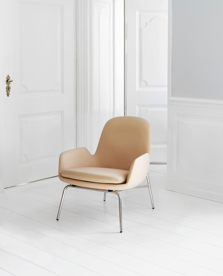 Fotel tapicerowany ERA LOW czarna podstawa do salonu – Normann Copenhagen