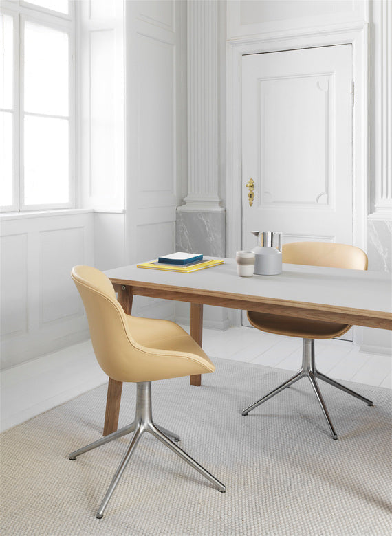 HYG 4L Upholstered Office chair with an aluminum base