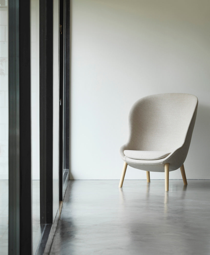 HYG HIGH armchair with a black oak base