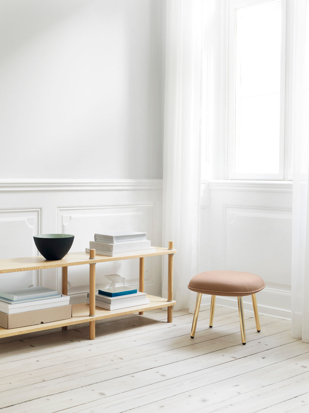 Ace footrest black oak wood