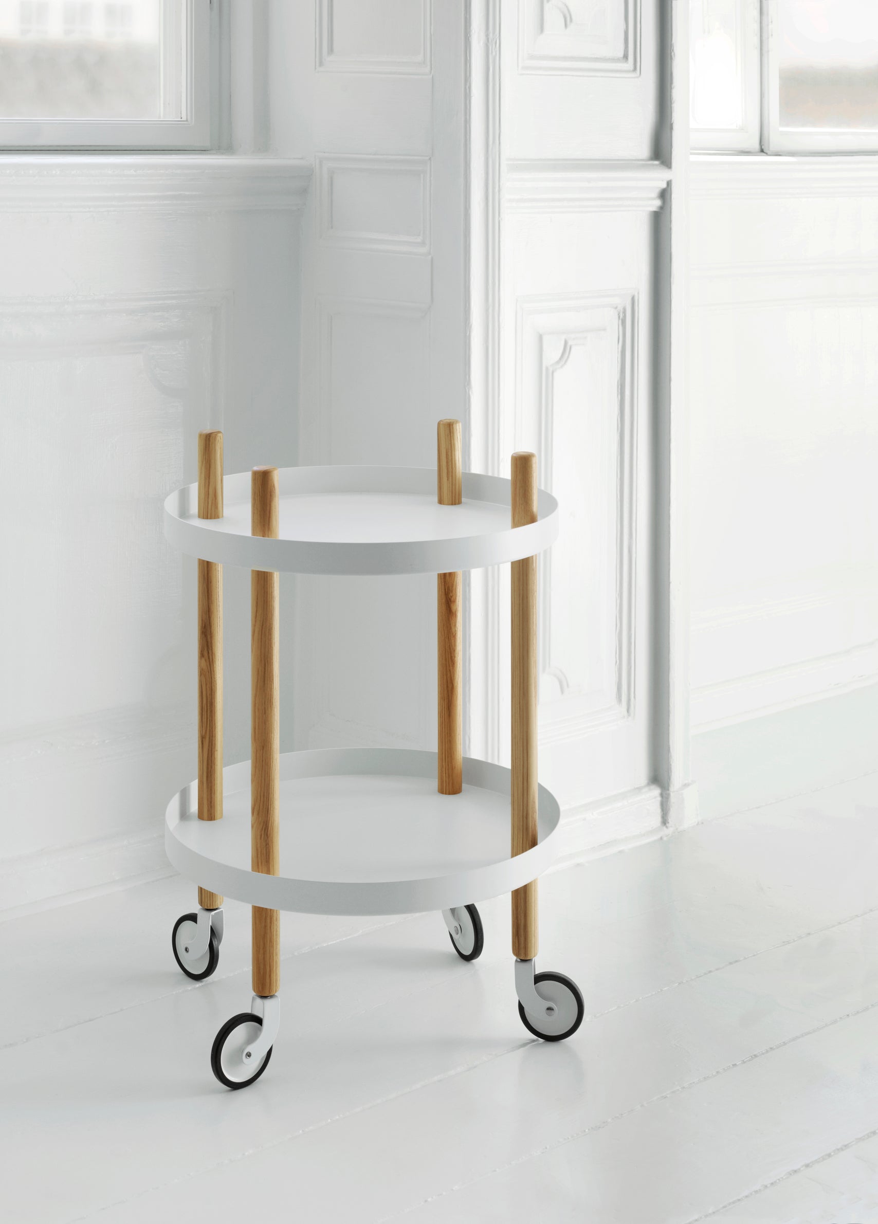 Witte ronde BLOCK trolley met essen poten
