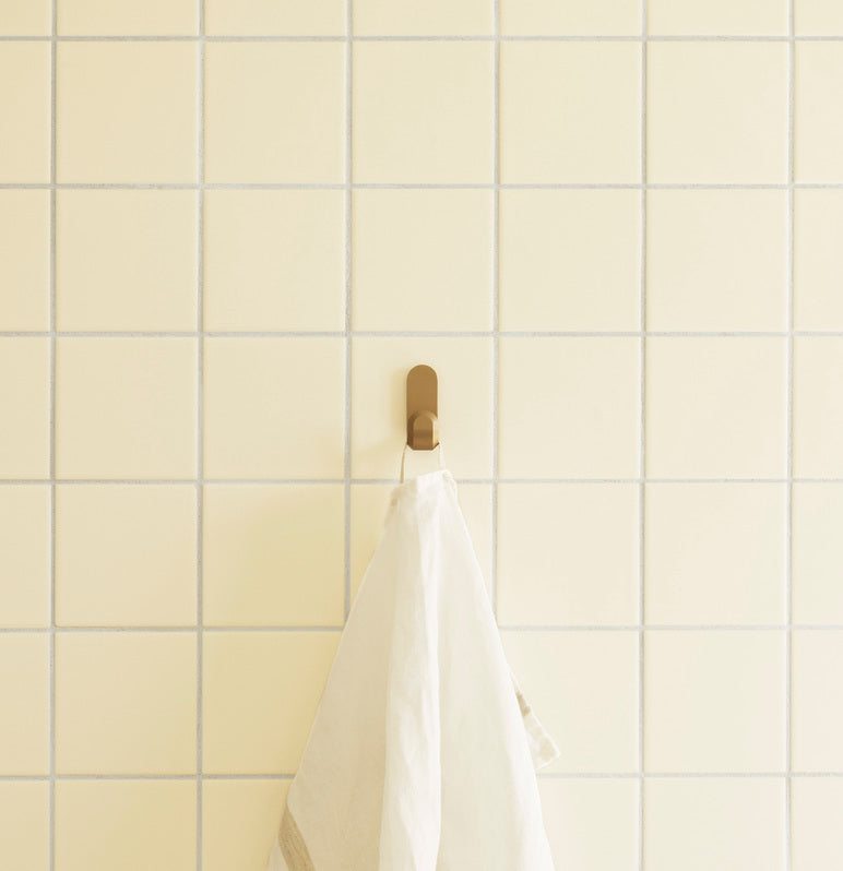 Set von CURVE Kleiderhaken in mattem Gold