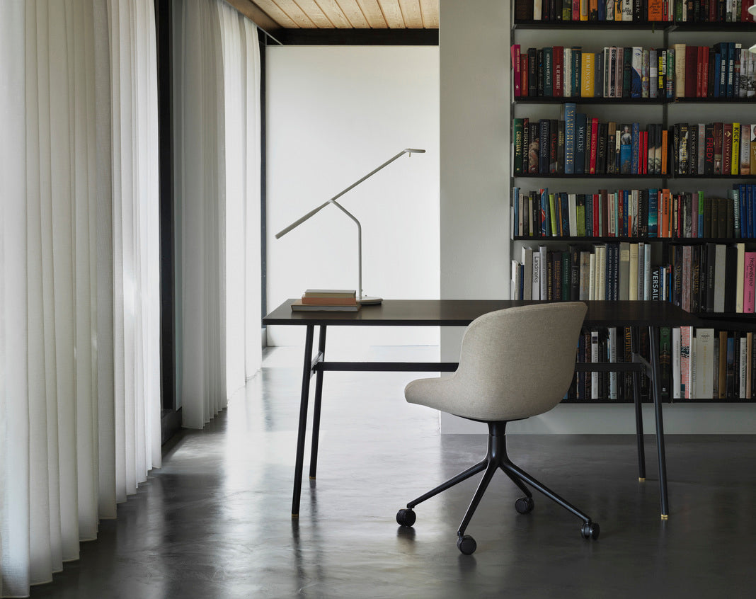 Hyg 4W gepolsterter Bürostuhl mit einer schwarzen Basis