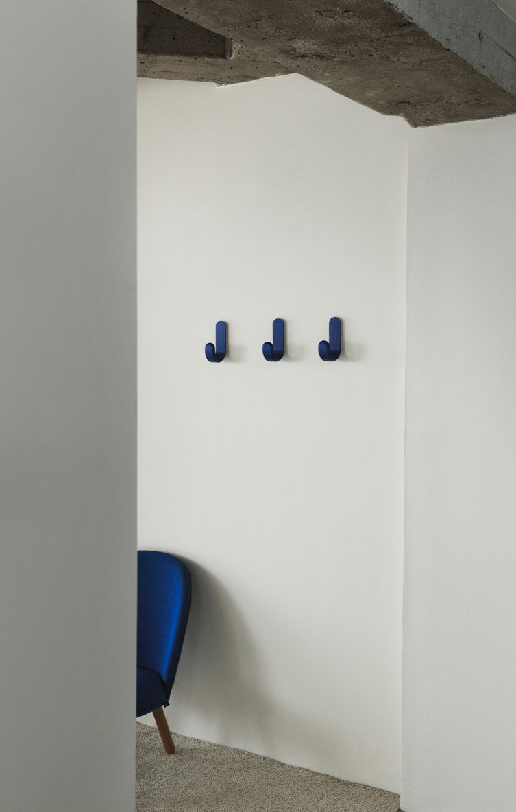 Kledinghanger CURVE blauwe essenhoutfineer