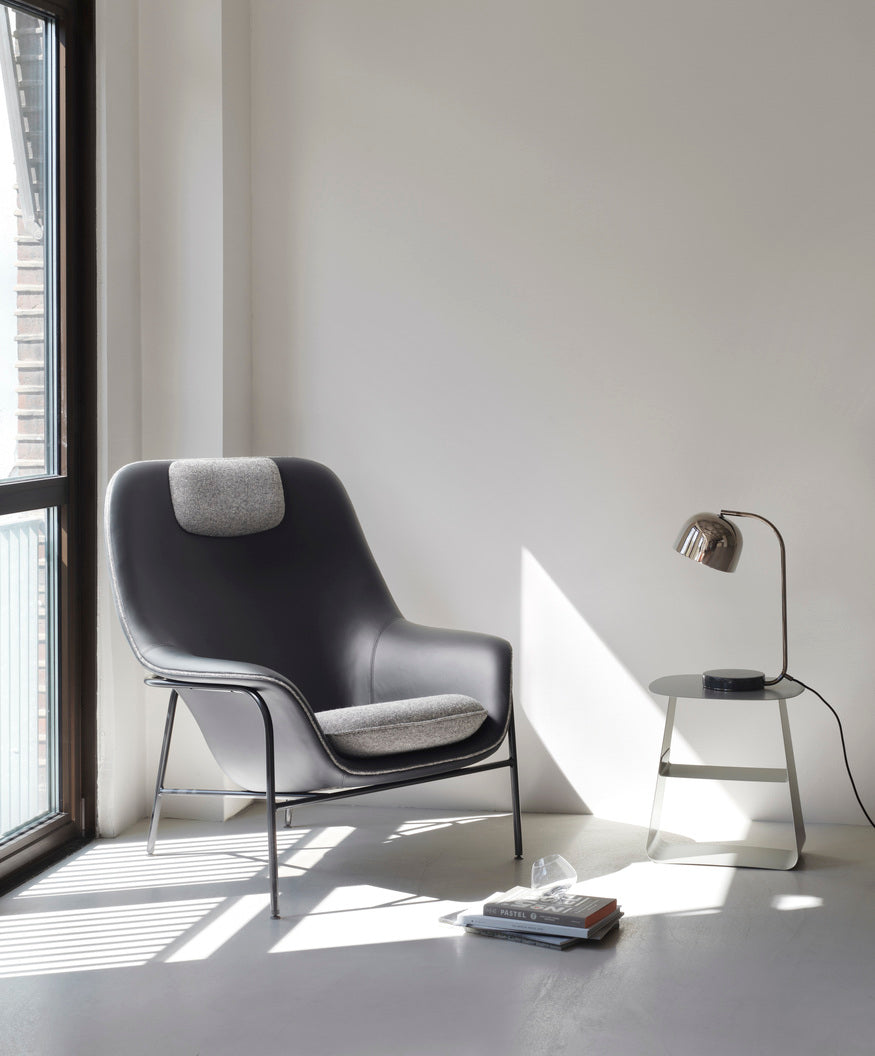 Fotel DRAPE HIGH W. HEADREST z szarą metalową podstawą do salonu