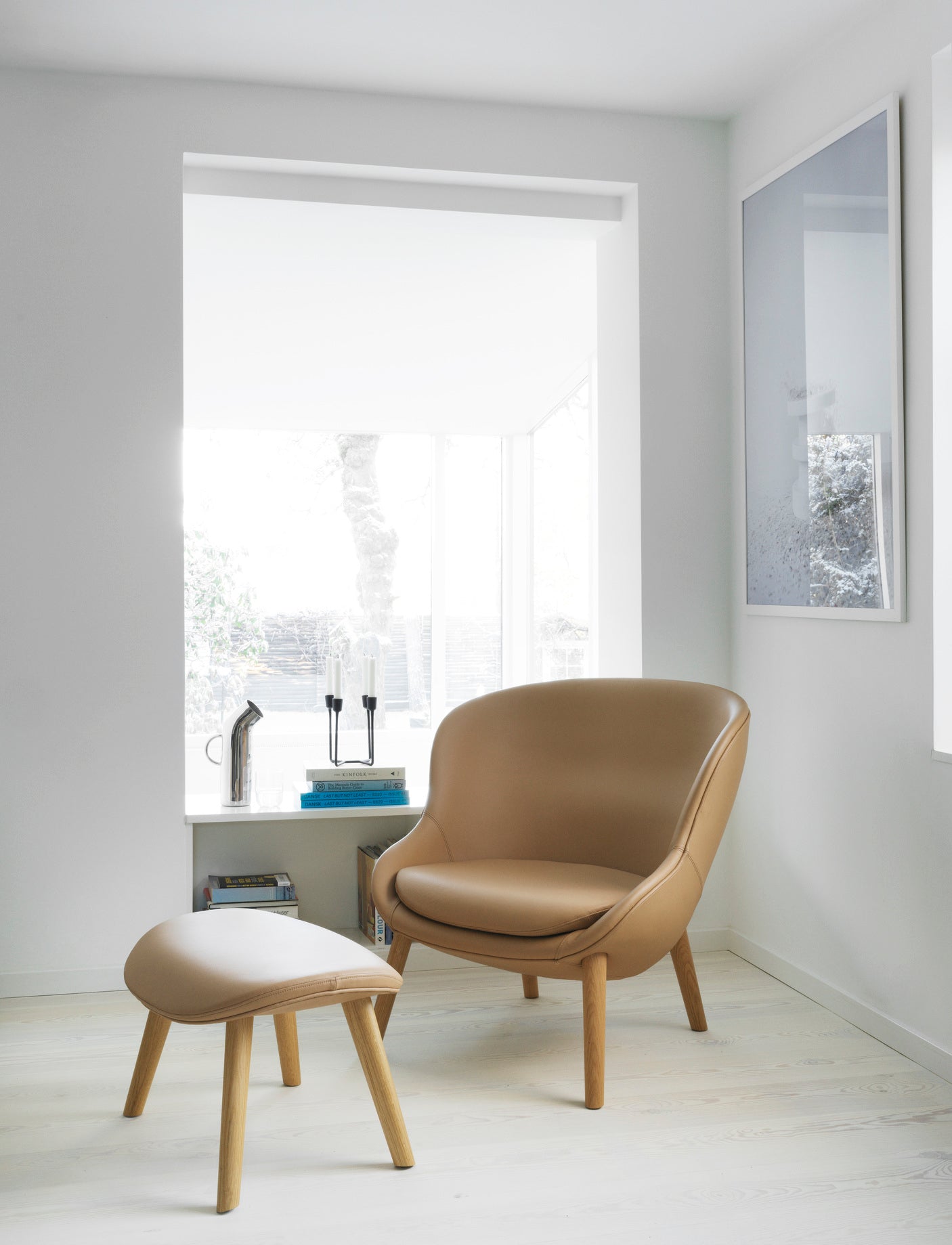 Hyg Upholstered footrest with an oak base