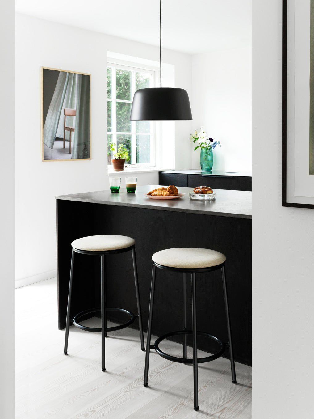 Braund Black Circa Bar Stuhl mit Schwarz