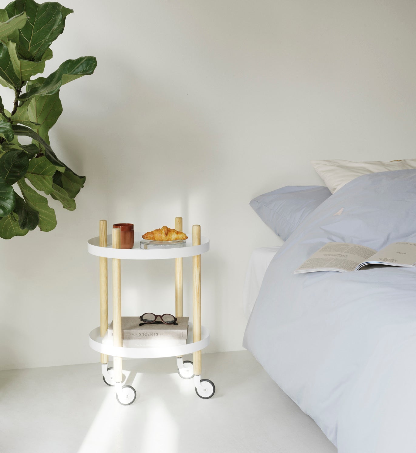 Witte ronde BLOCK trolley met essen poten