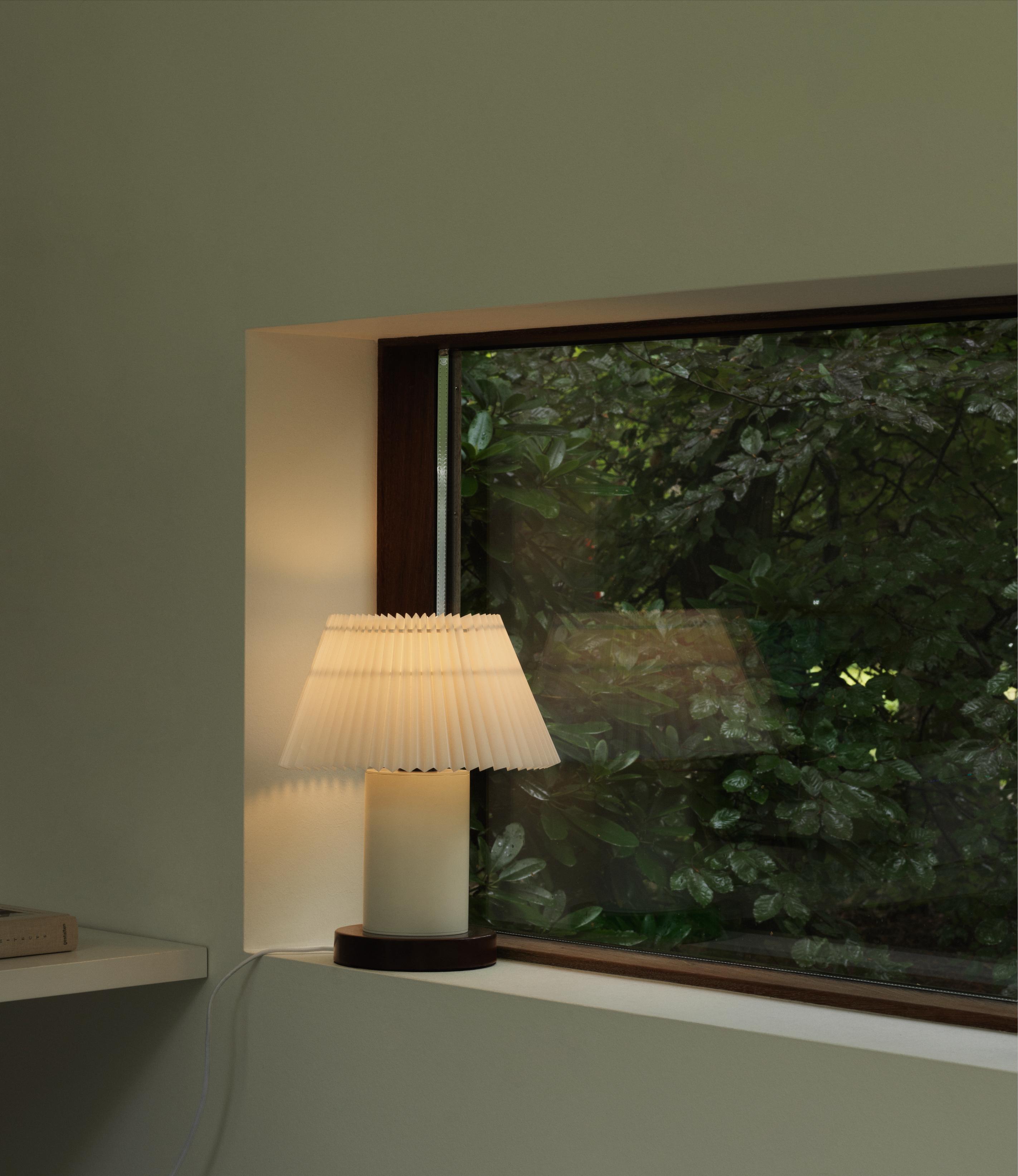 CELLU Tischleuchte weiß mit braunem Fuß